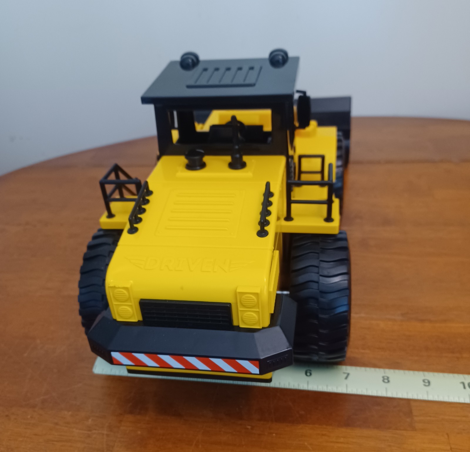 Driven by Battat Midrange Front End Loader Earthmover Heavy Equipment Toy Truck