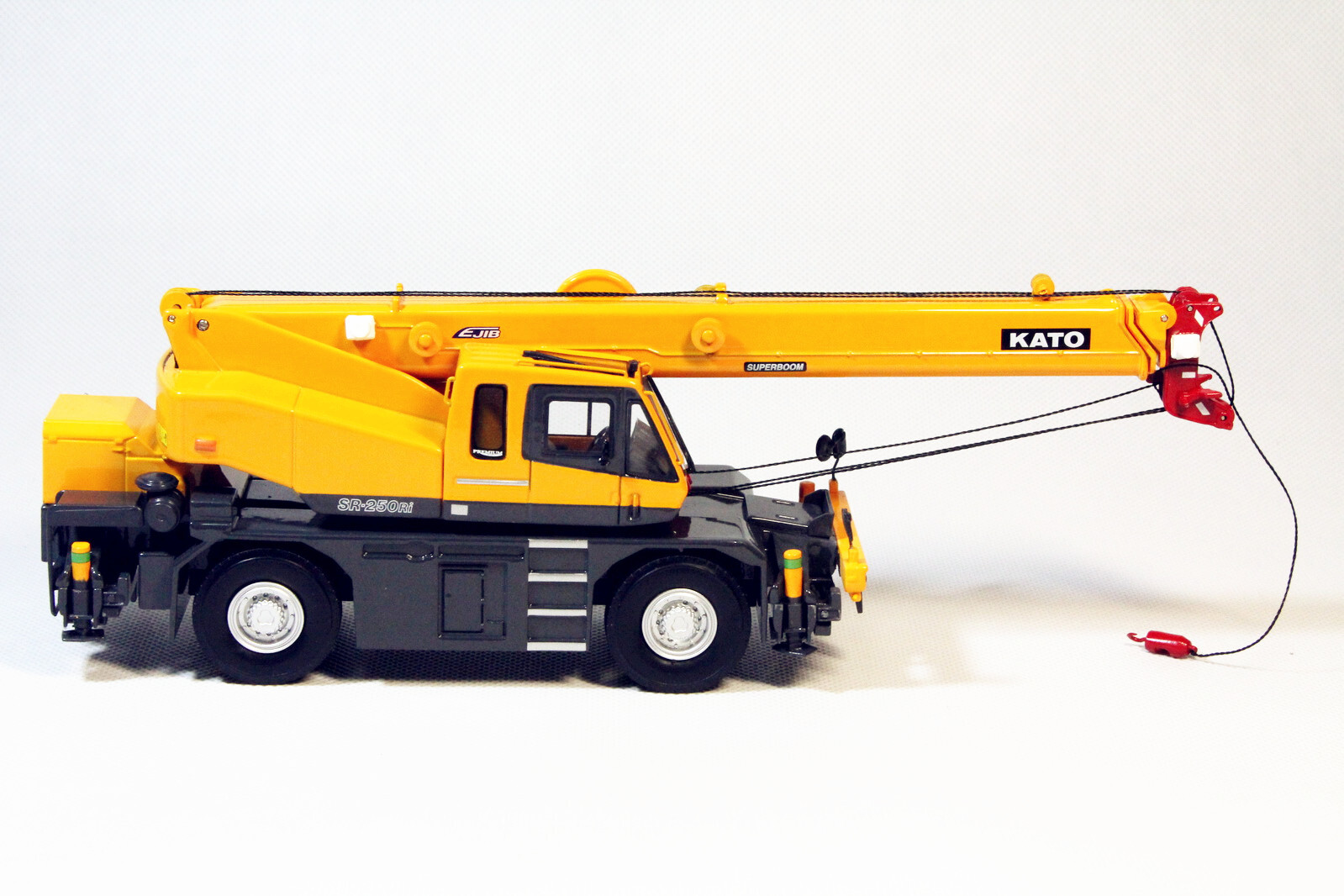 1/50 KATO SR-250Ri Premium Roughter Rough Terrain Off-road Crane DieCast Model