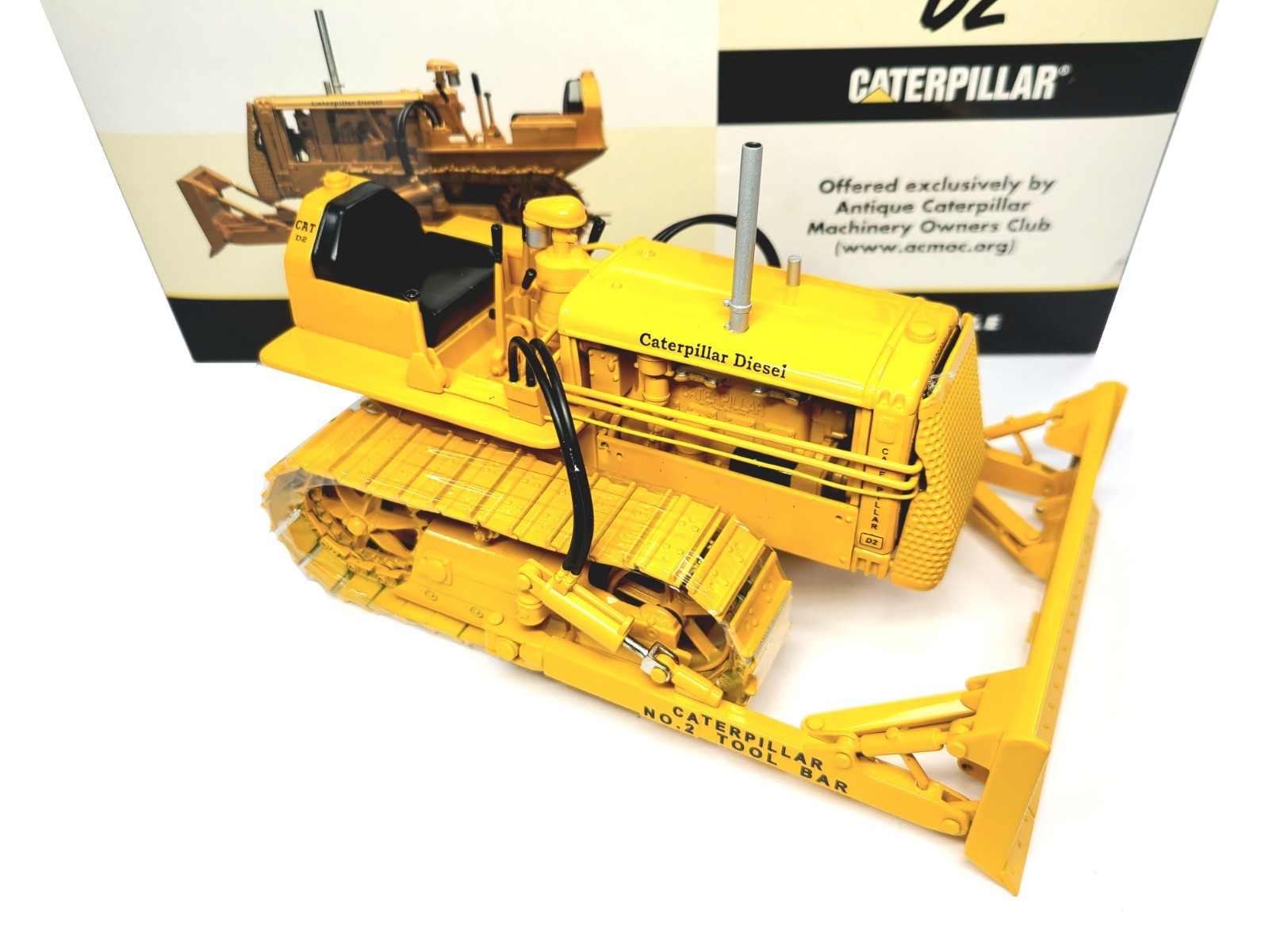 Caterpillar Cat D2 Dozer with Tool Bar Blade – SpecCast 1:16 Scale #CUST782 New