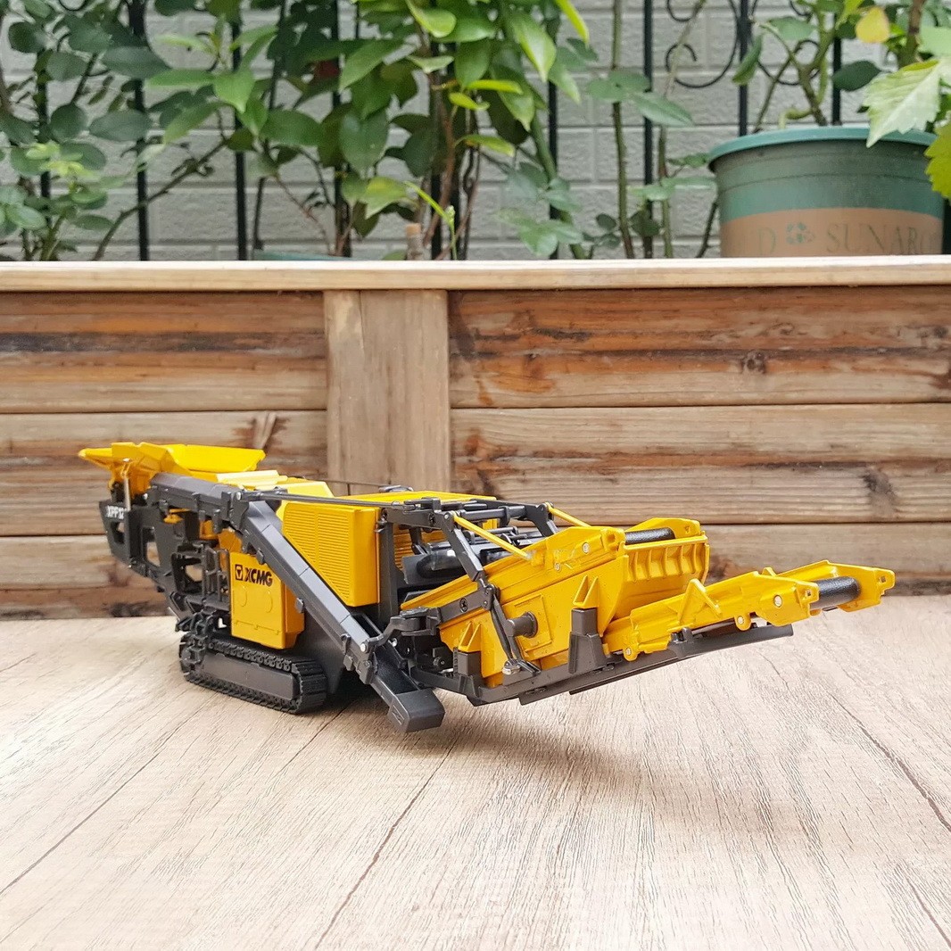 1/50 Scale XCMG XPF1214 Mobile Impact Crushing Station Diecast Model