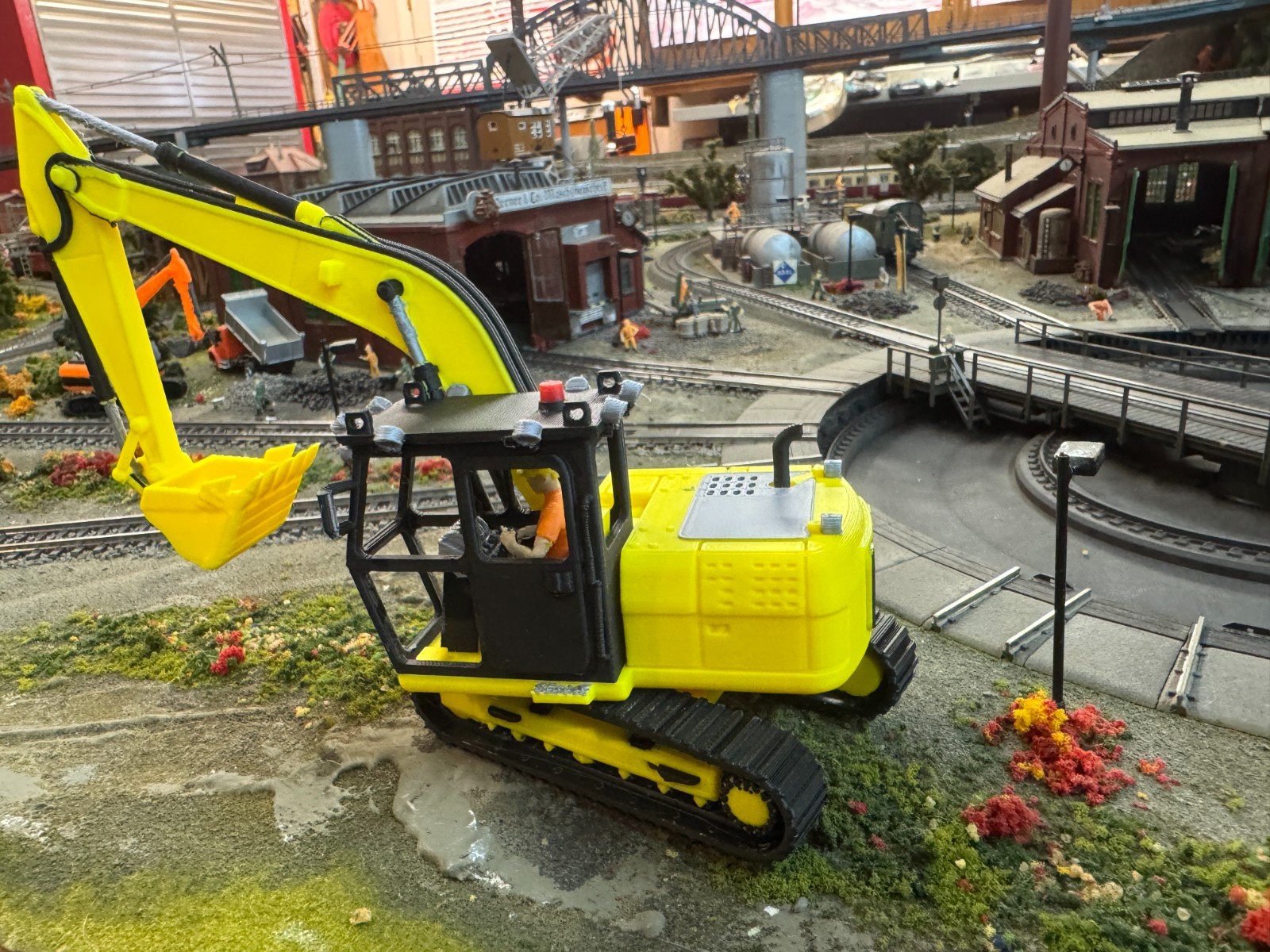CAT Excavator 320D O Scale unpainted in Yellow 3D printed large with tracks
