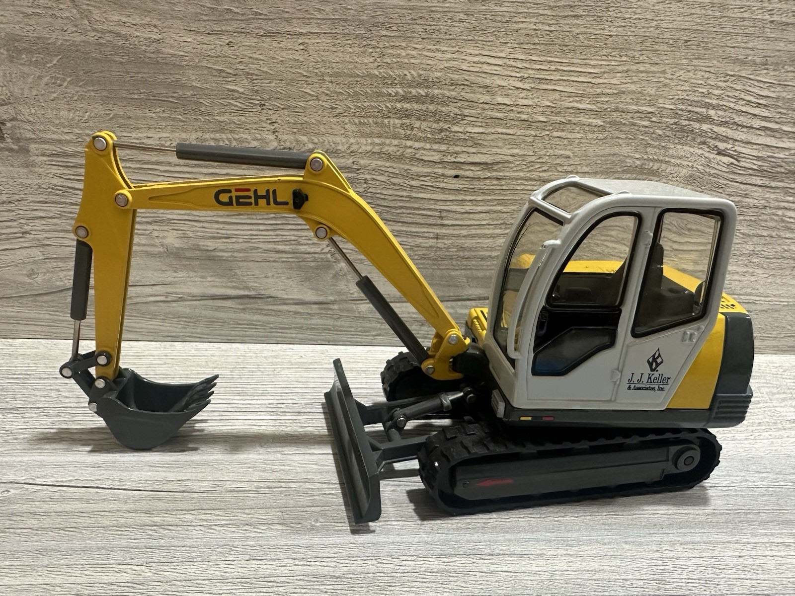 Gehl/J.J. Keller GE 602 Compact Excavator By DCP 1/25th Scale *Details*