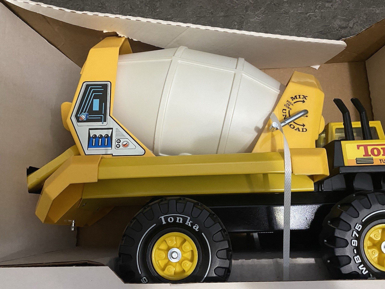 1983 VINTAGE Tonka Turbo-Diesel Mighty Cement Mixer No.3905 NEW IN ORIG BOX RARE