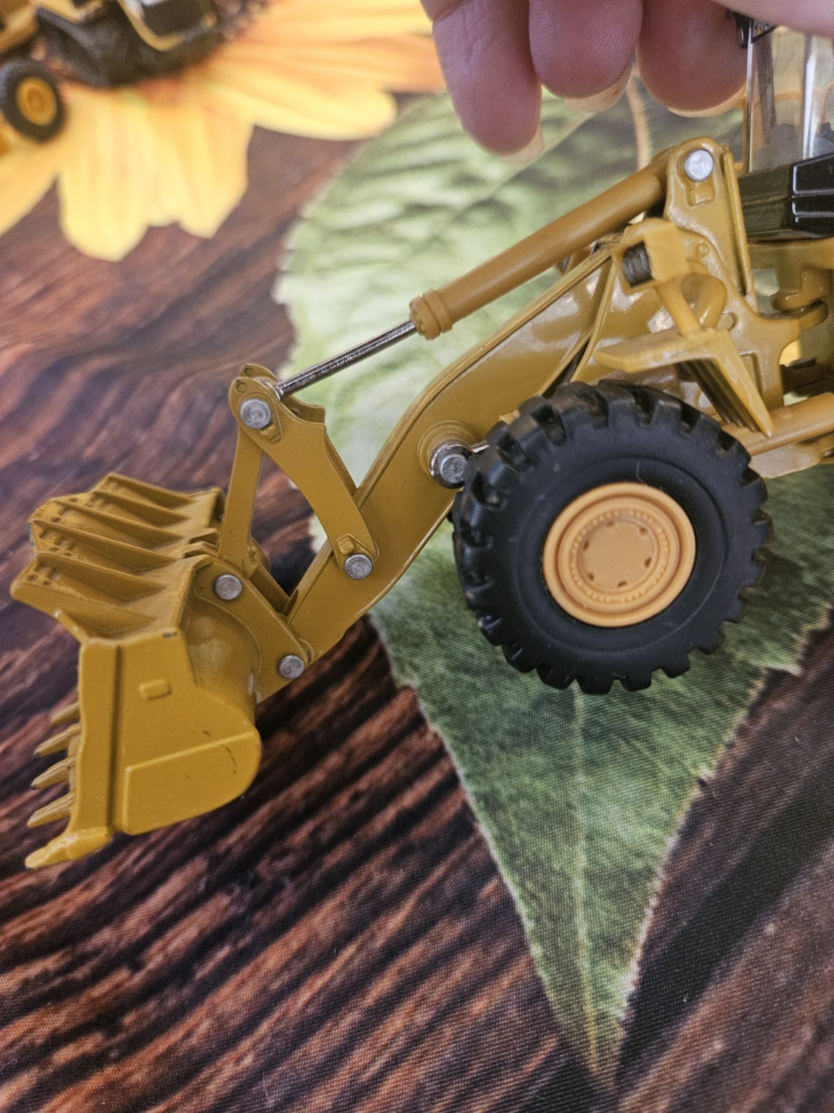 CAT 2098 Loader Diecast Norscor Group Inc 988G