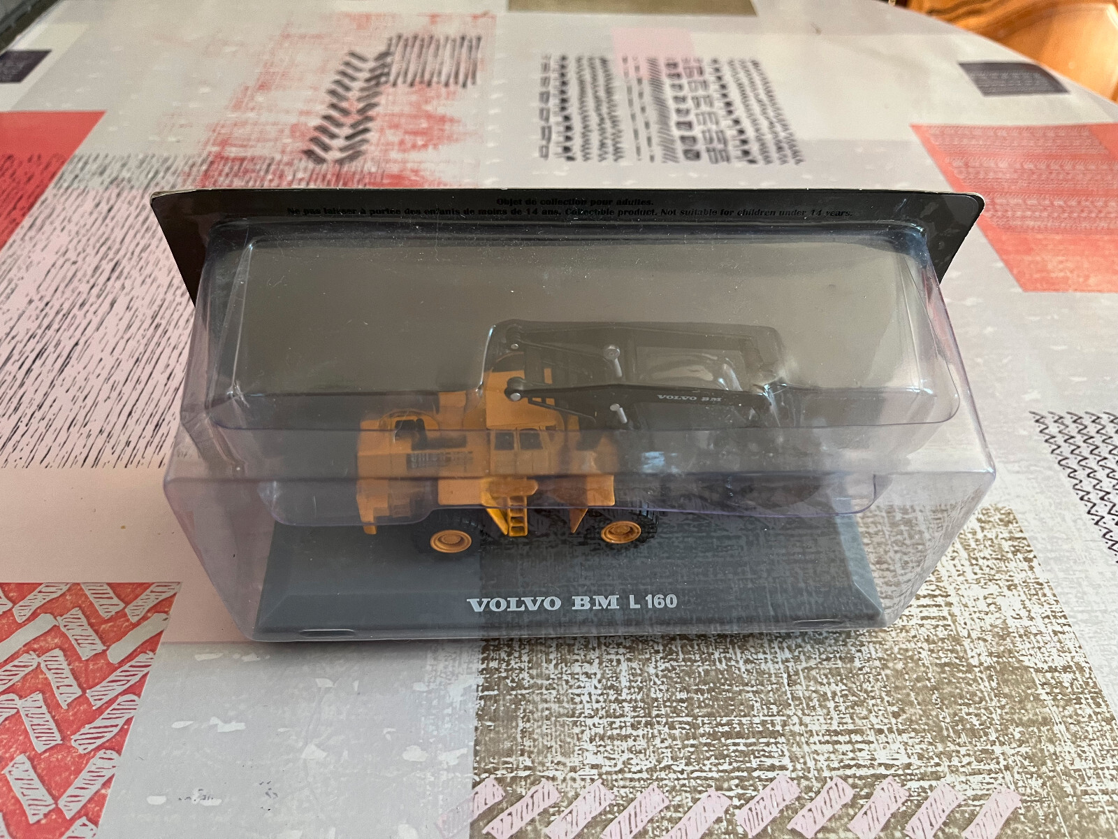 Miniature construction vehicle Volvo BM L160 forest loader Hachette 1/72