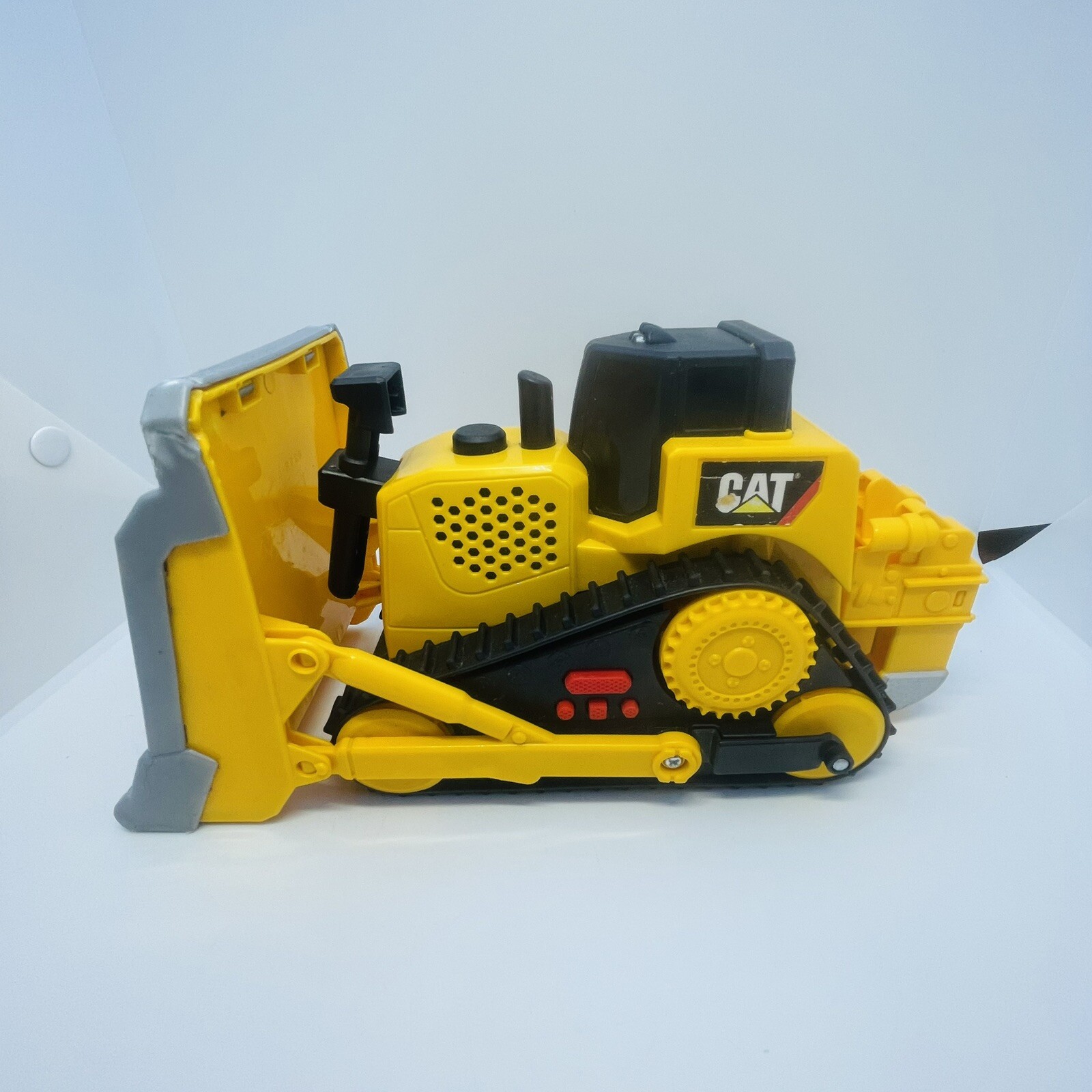 Cat Construction Tough Machines Toy Bulldozer with Lights & Sounds Yellow