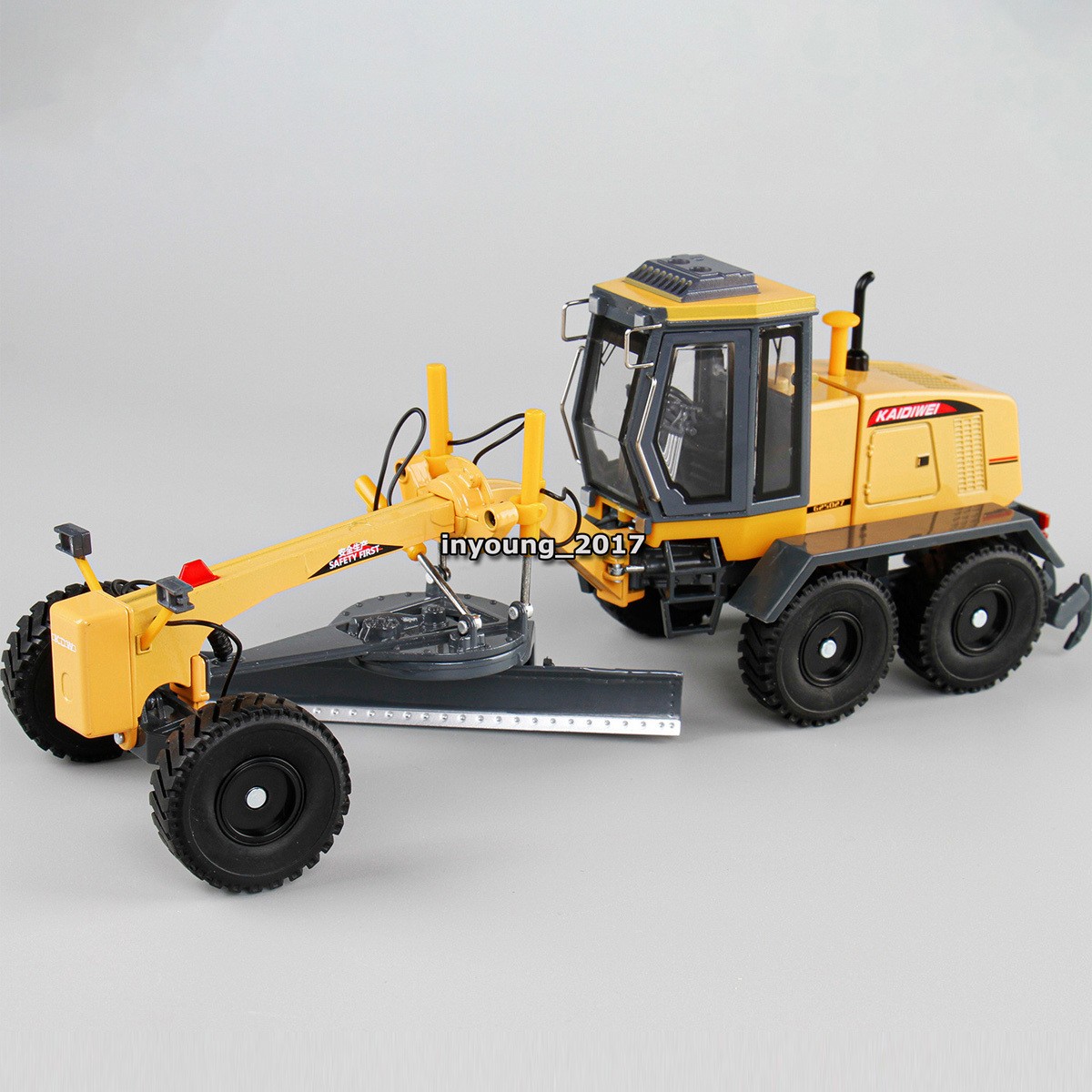 1/35 Grader Truck Model Construction Vehicle Diecast Toys for Boys Kids Gifts