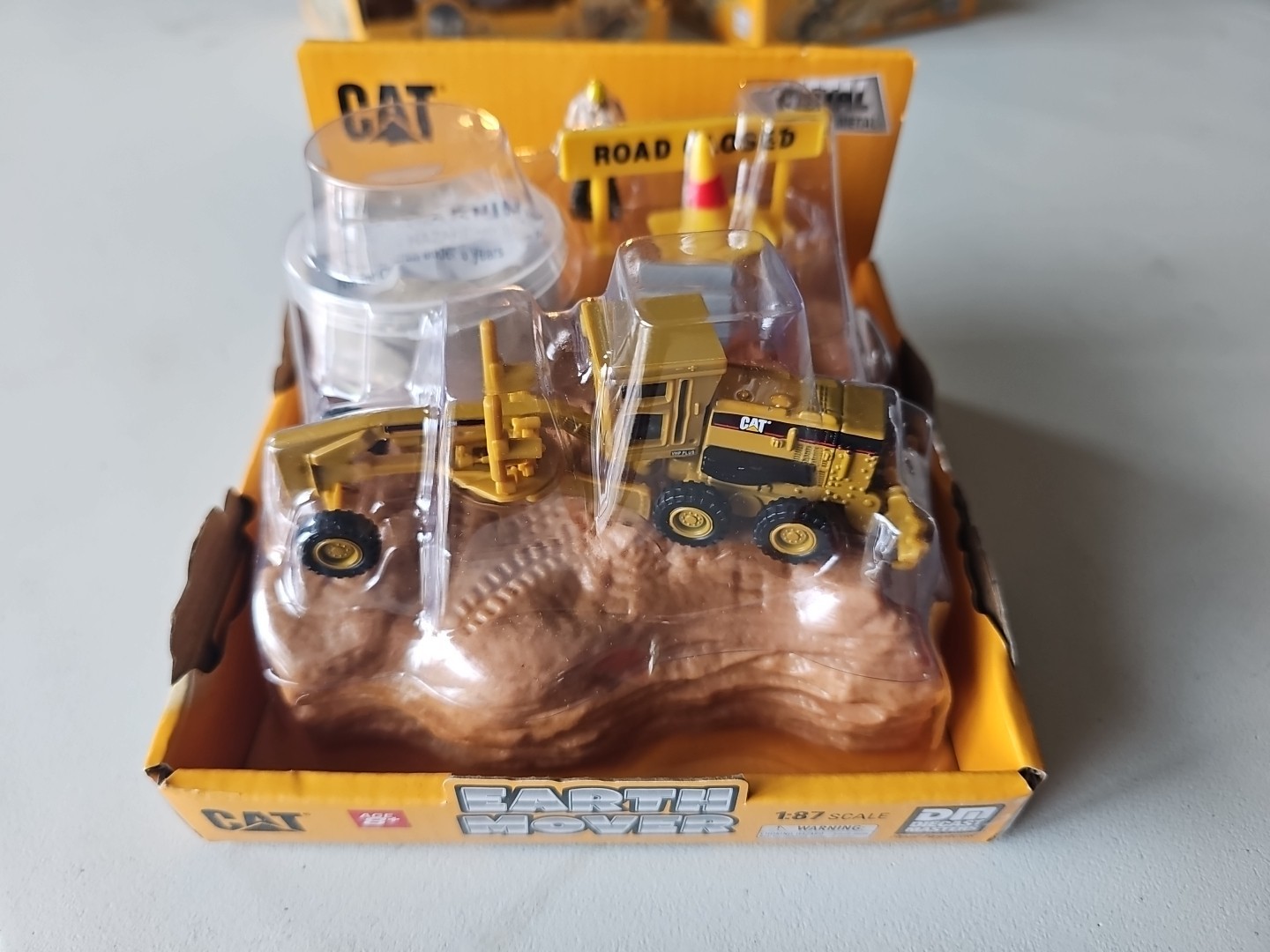 Diecast Masters Earth Movers 1:87 (HO) CAT 163H Motor Grader NIB Bin AQ