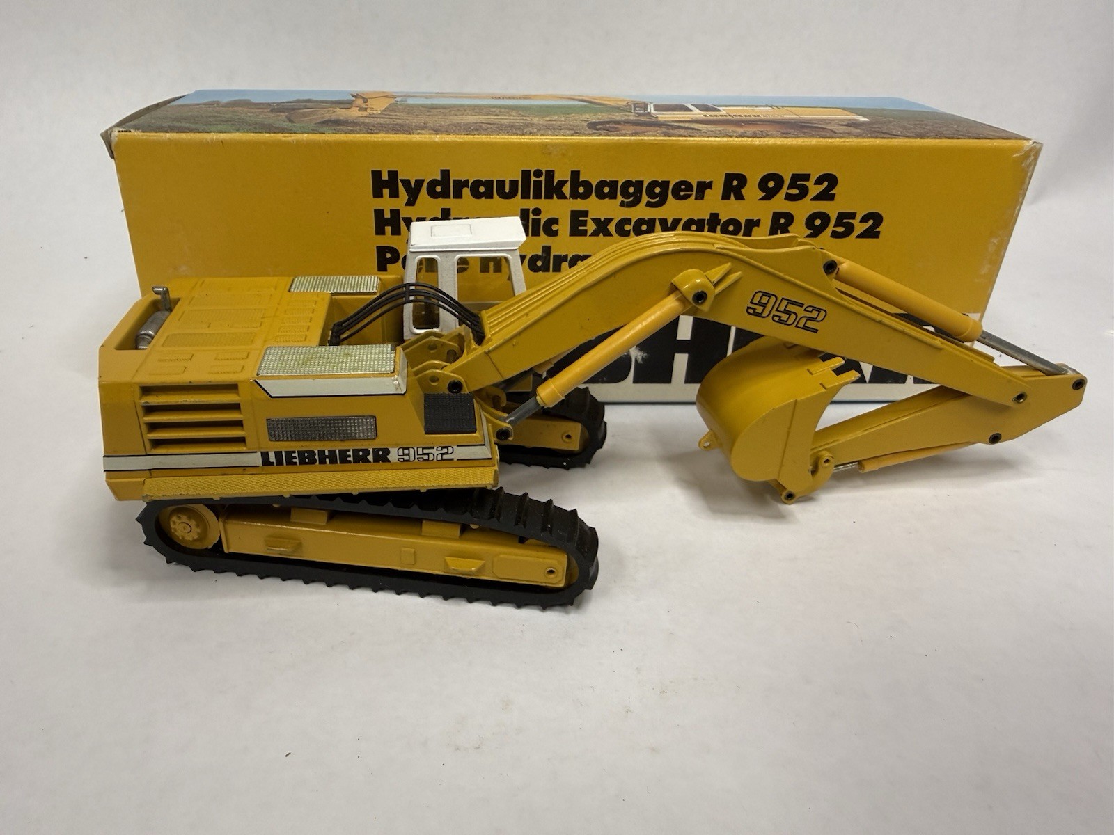 Conrad Liebherr R952 Hydraulic Excavator Diecast Model 1:50 W. Germany w/ Box C4