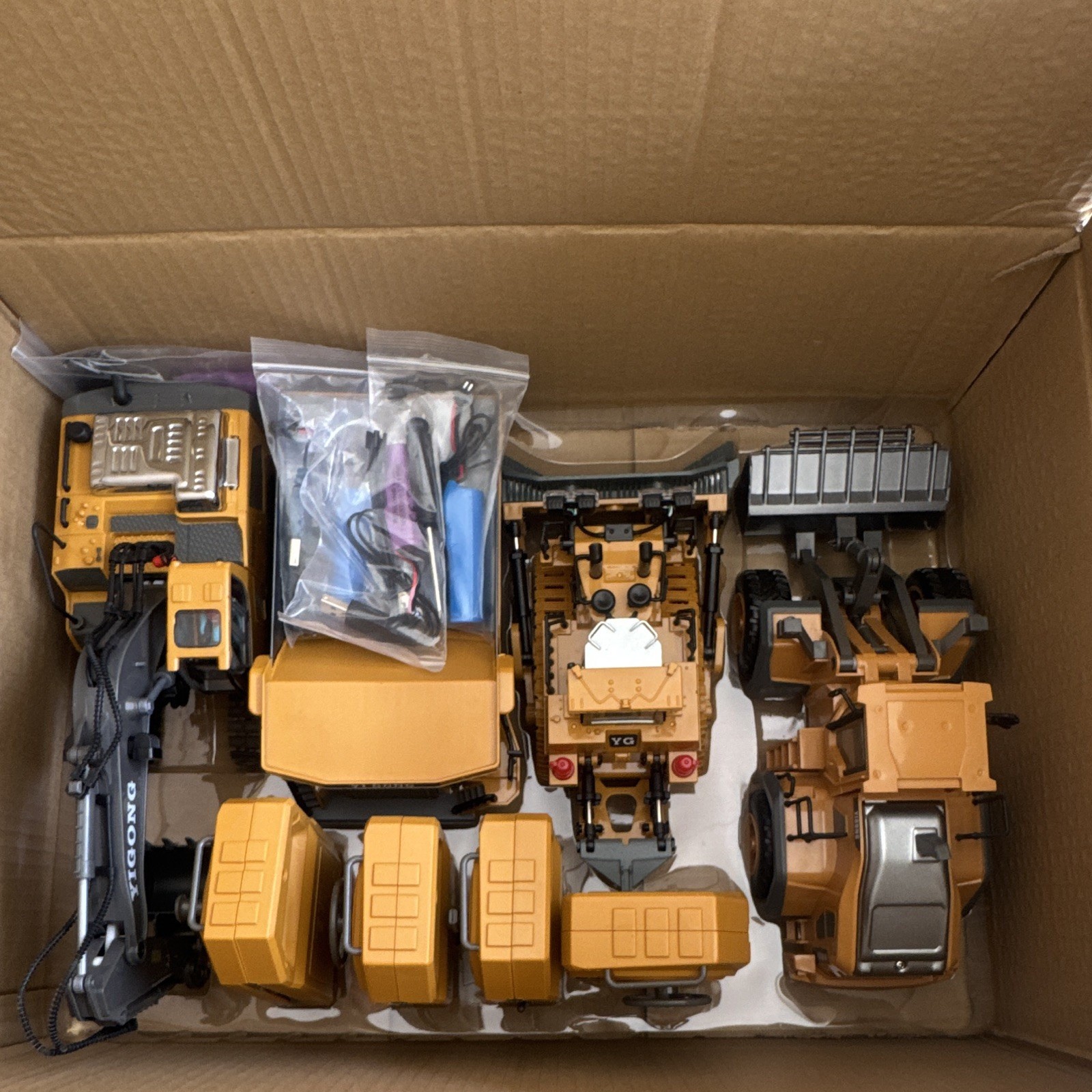 YIGONG 1:24 RC Construction Vehicle Set Pack of 4 2.4GHz Alloy New