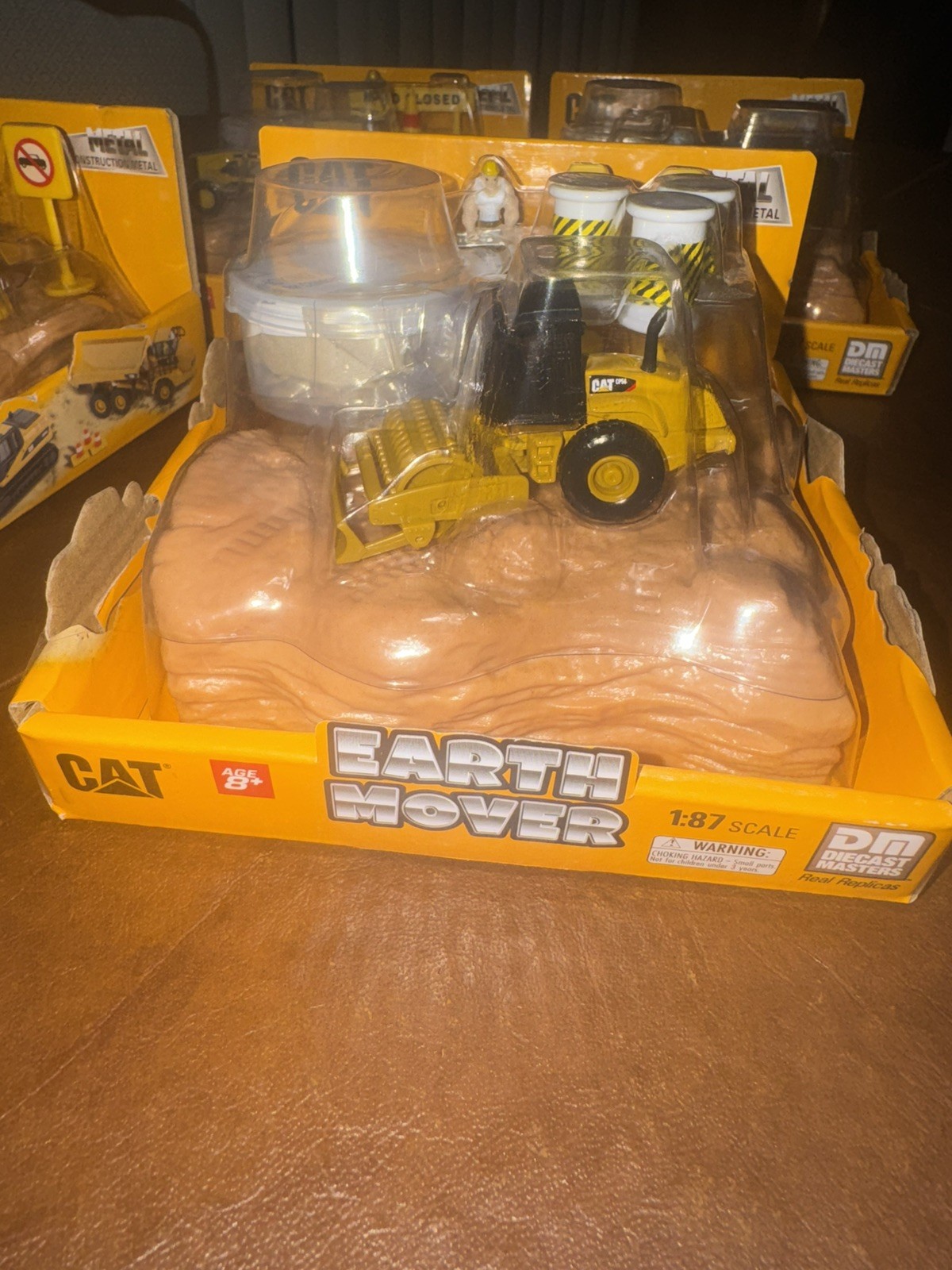 (4) Diecast Masters Caterpillar Earth Movers 1:87 construction replica toys NEW