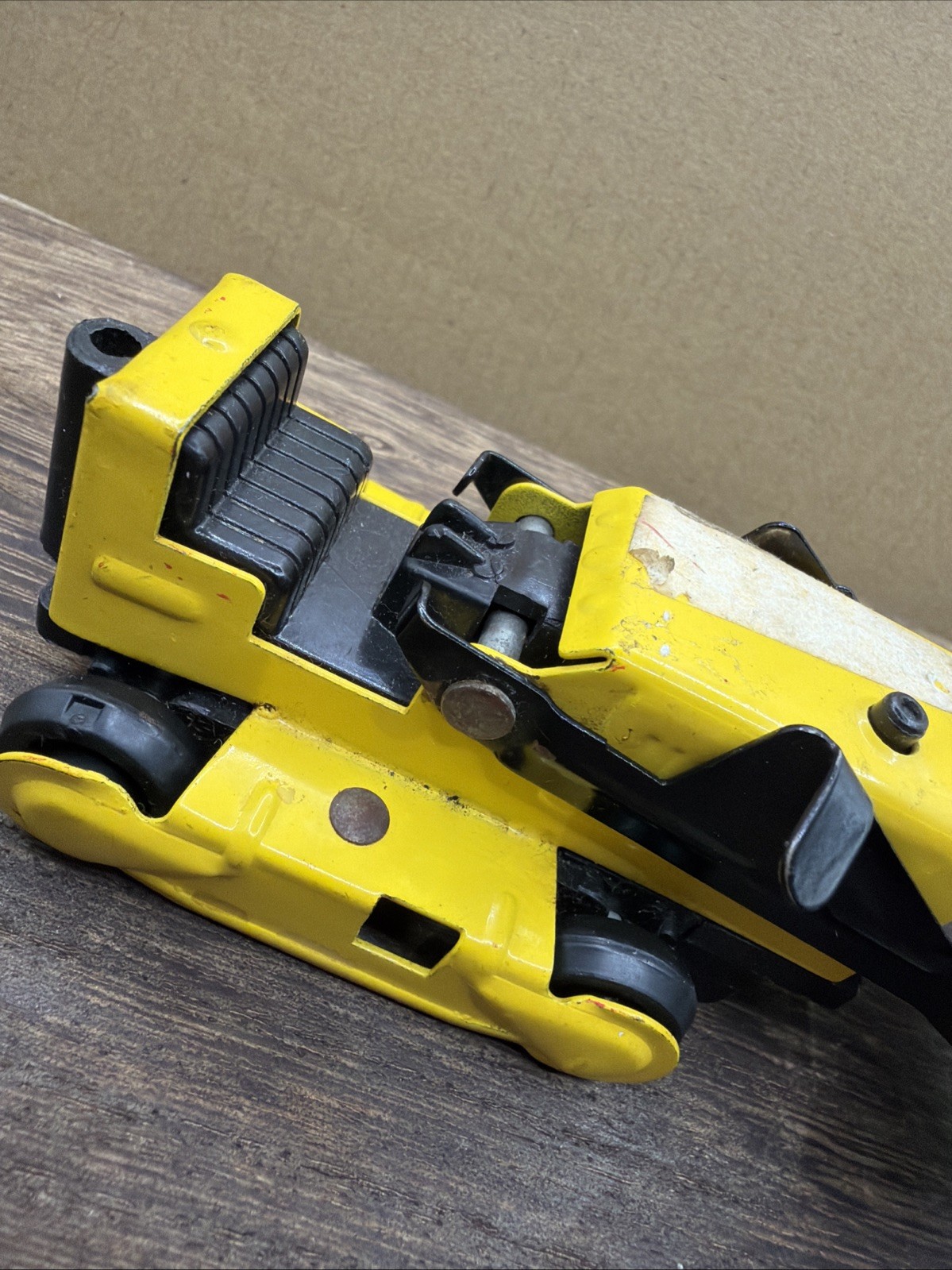 Vintage 1970’s Yellow Metal Tonka Bulldozer Front End Loader Toy – 5″