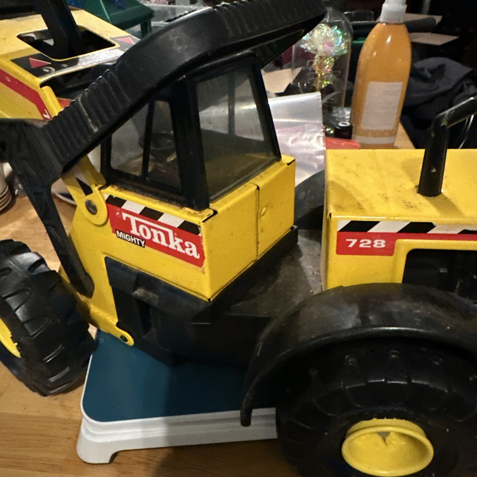 Hasbro Mighty Tonka Front End Loader #728, 21″ Pressed Steel