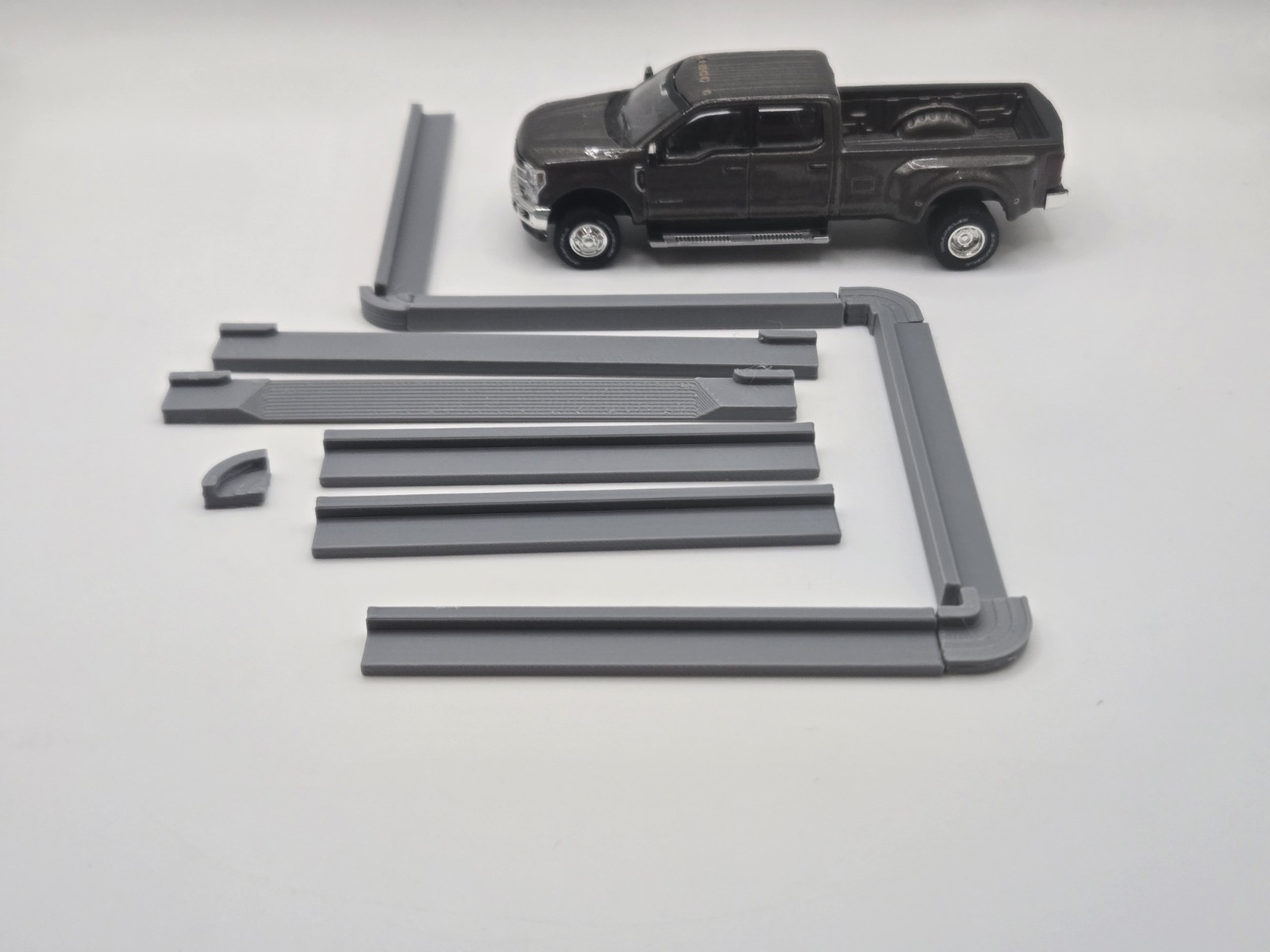 1/64 Scale 30″ Curb 12 Piece Set