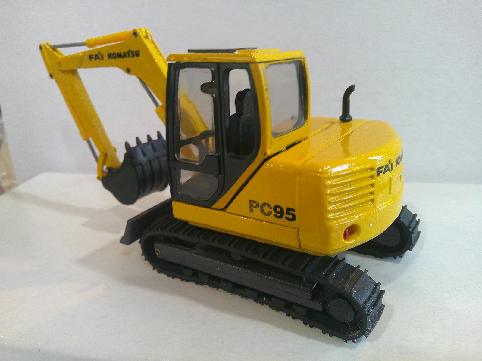 Old Cars FAJ Komatsu PC95 Track Type Backhoe & Blade 1/35 Scale Yellow Good++