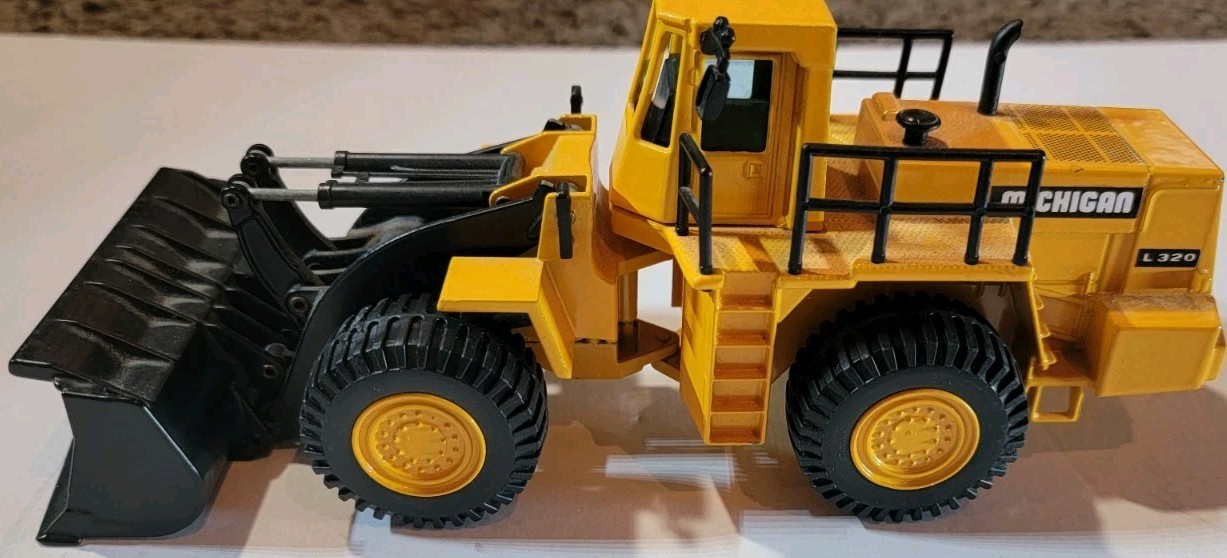 Joal Michigan L320 Wheeled Loader 1:50 Spain No Box