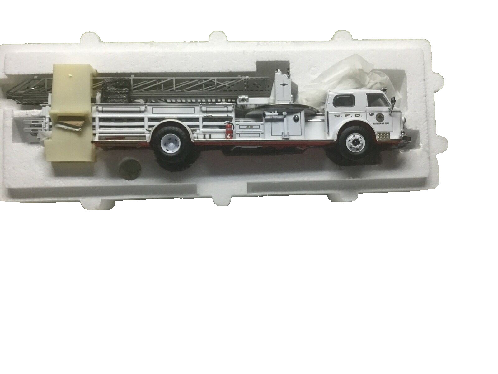 🇺🇸 Code 3 Franklin Mint Norfolk VA American LaFrance 700 Series Ladder NIB