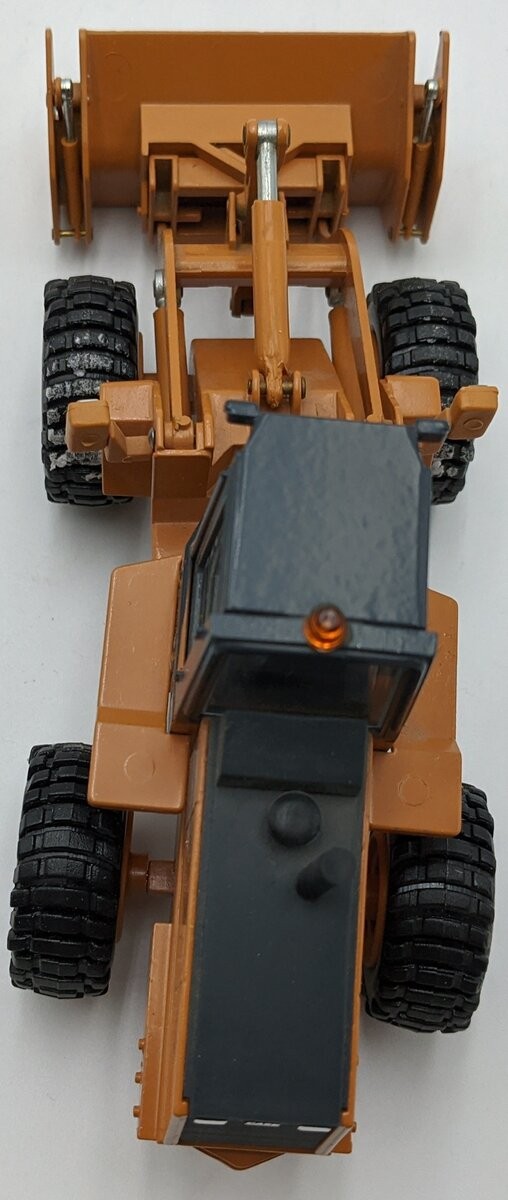Conrad 2426 1:35 Scale Case 621 Wheel Loader with 4-in-1 Bucket NIB