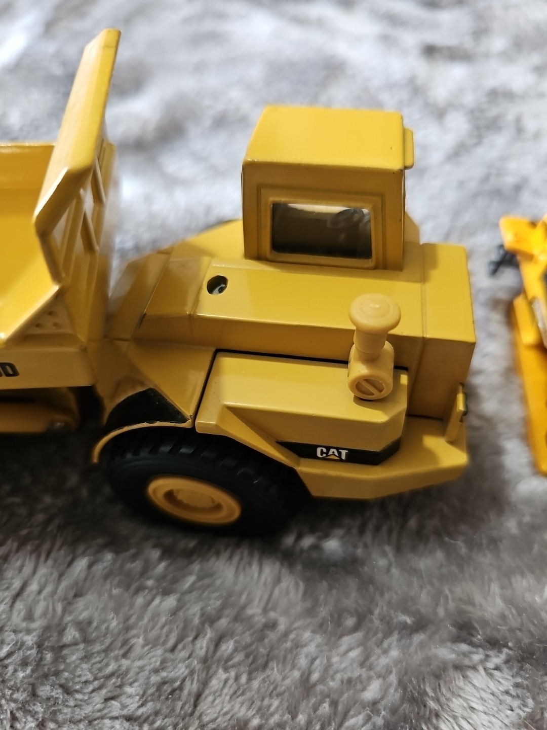 LOT OF 2 Caterpillar Erti-D350D, And 773B Dump Truck Model 2431 1:50 Scale