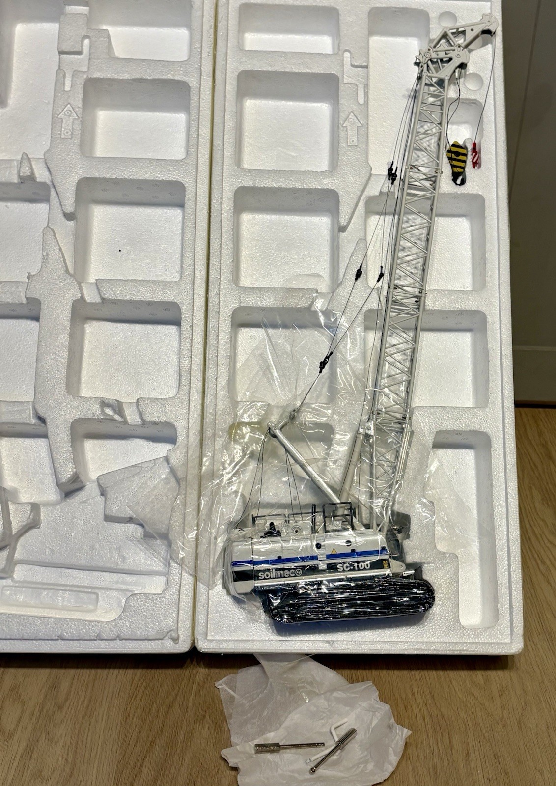 SOILMEC CABLE CRAWLER CRANE SC-1OO 1/50 SCALE DIECAST MODEL OPEN BOX NEVER USED
