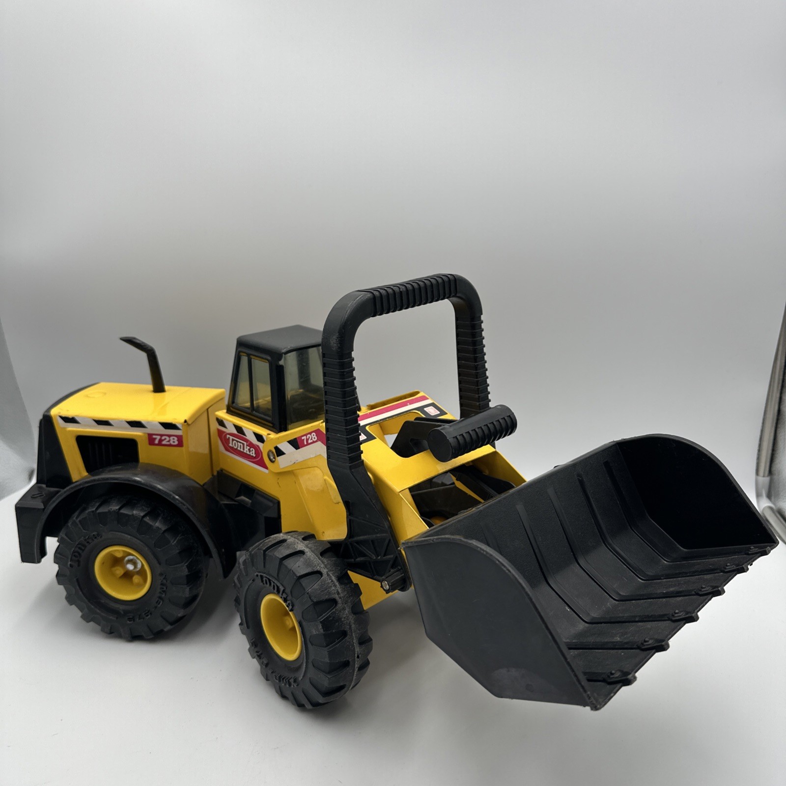 1999 Hasbro Tonka Truck “Mighty Front Loader” #728 Steel 21” inch M-7457-1 Used