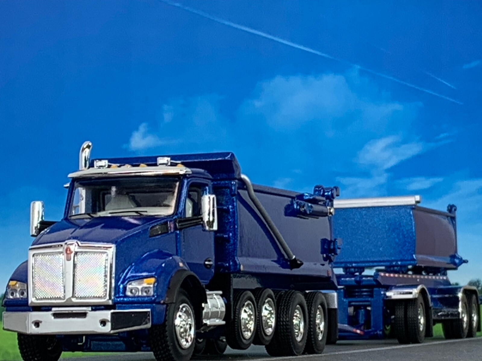 1/64 DCP KENWORTH T880 ROGUE DUMP AND TRANSFER TRAILER