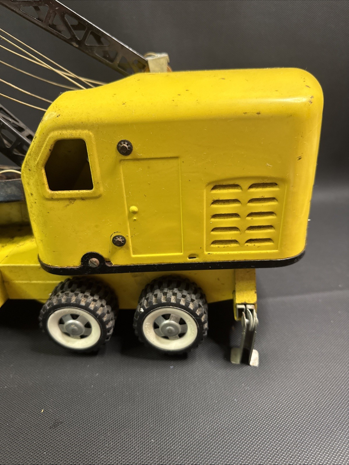 VINTAGE STRUCTO MOBILE CRANE PRESSED STEEL READ