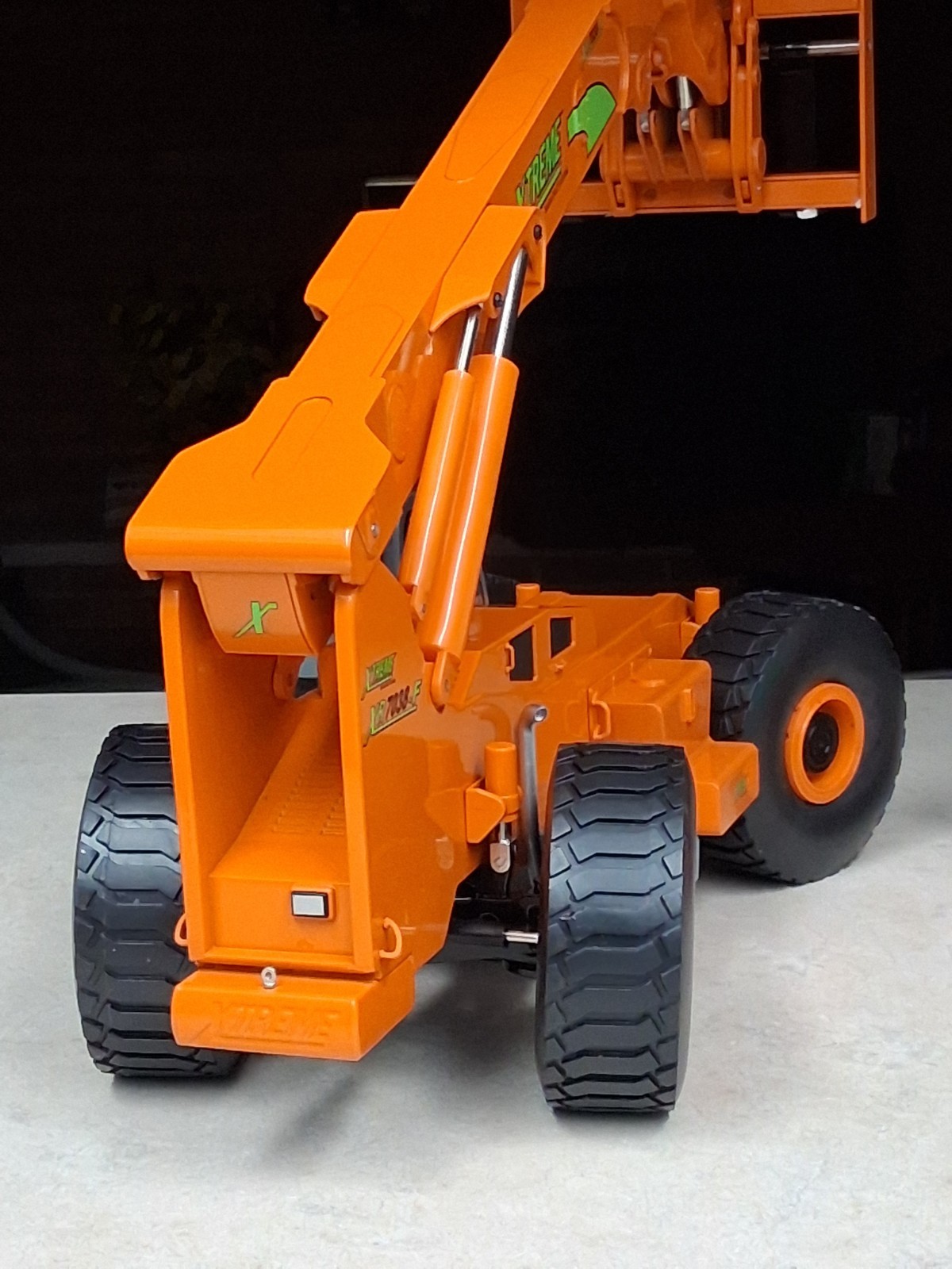1/25 Extreme XR7038-F Telehandler Fork Lift