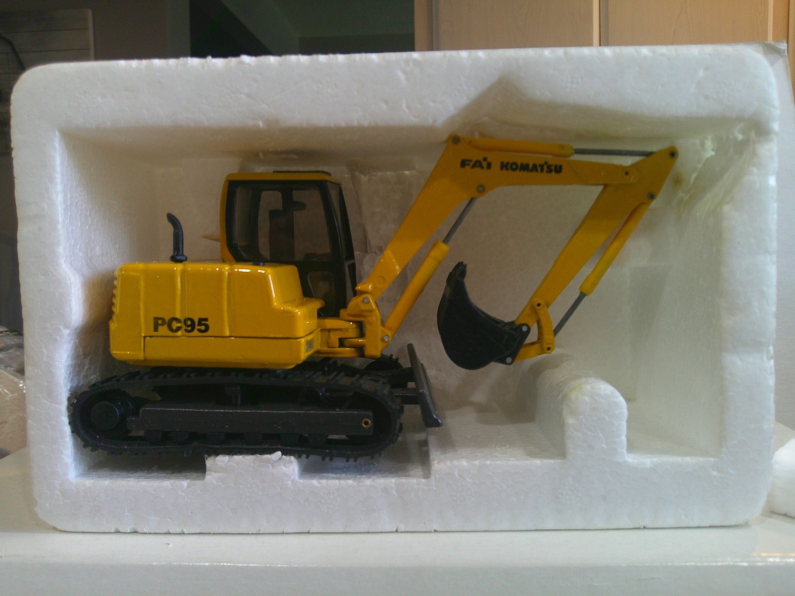 Old Cars FAJ Komatsu PC95 Track Type Backhoe & Blade 1/35 Scale Yellow Good++