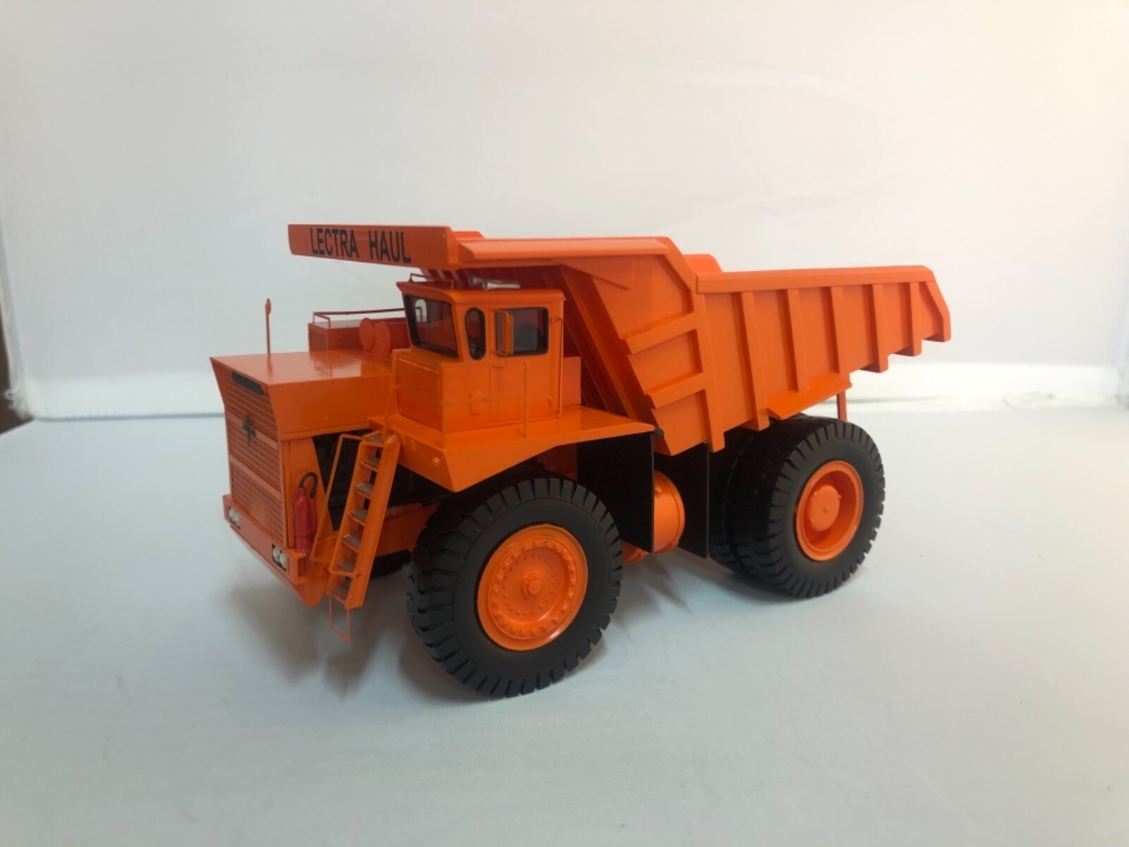 Resin 1/50 Unit Rig Lectra Haul 85 ton – Ready Made Resin Model by Fankit