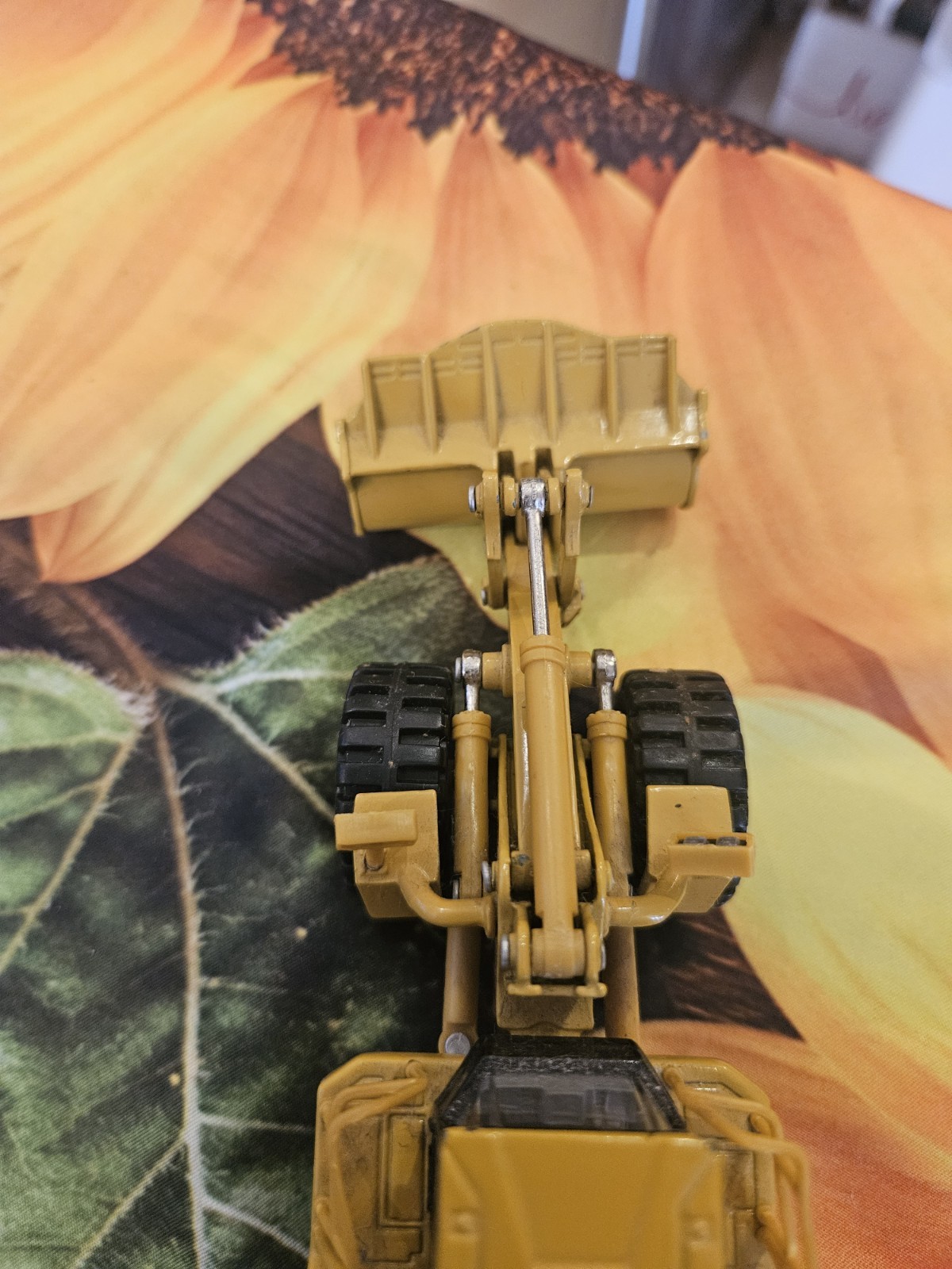 CAT 2098 Loader Diecast Norscor Group Inc 988G