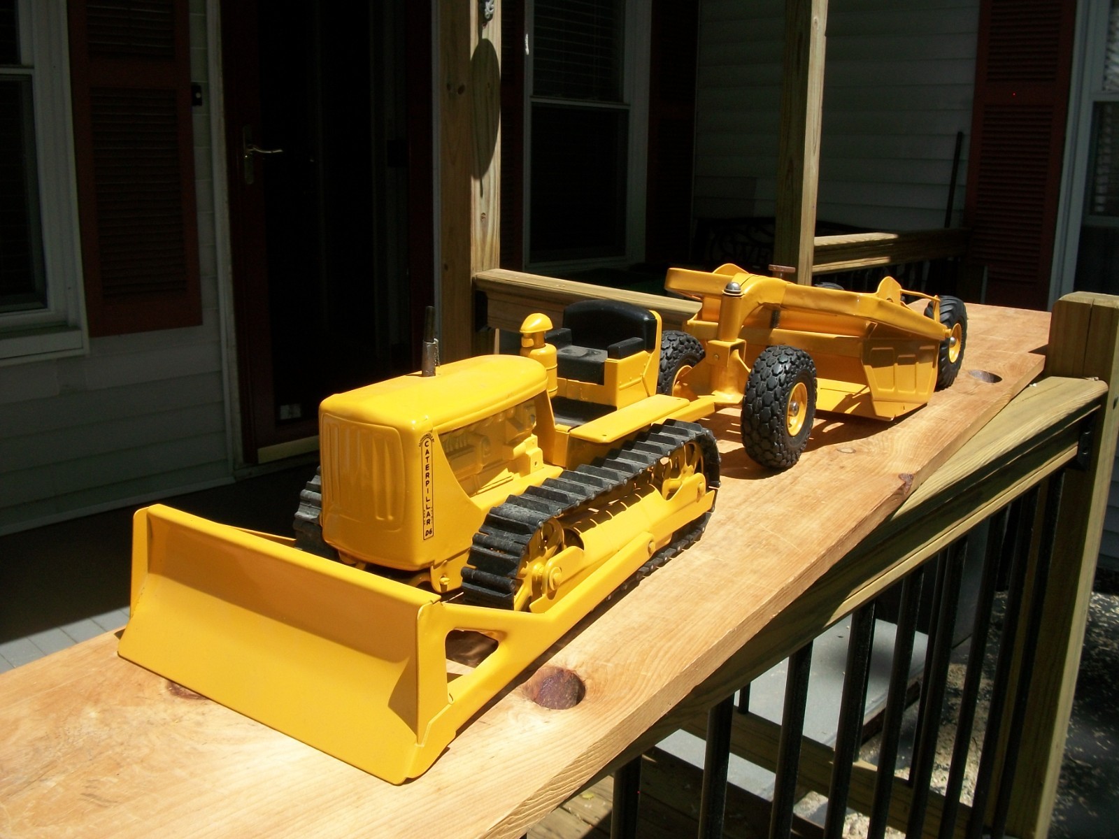 Doepke Caterpillar D6 Dozer & Earth Scraper