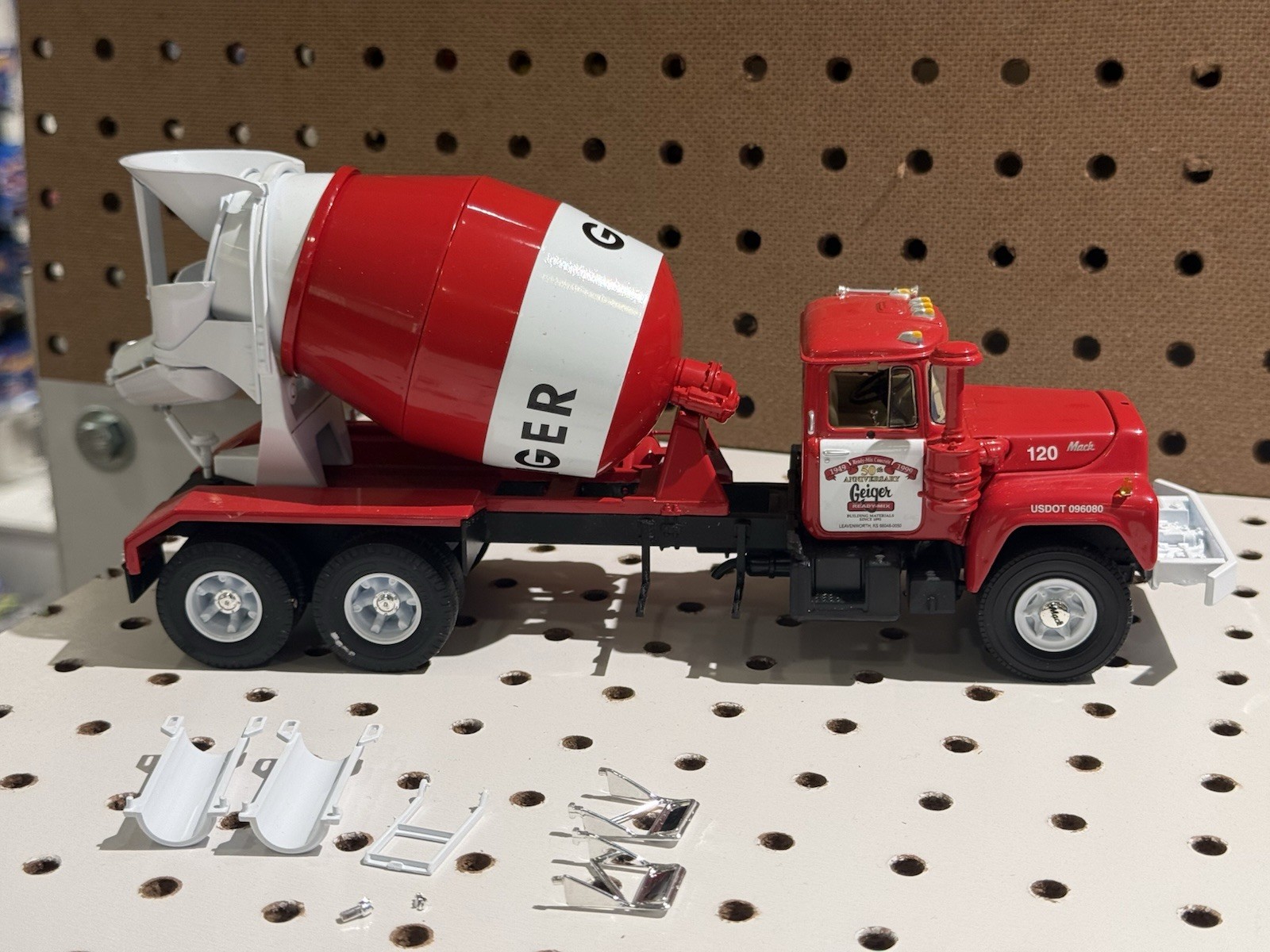 1st First Gear 1/34 Mack R Model Mixer Truck Geiger 19-2604