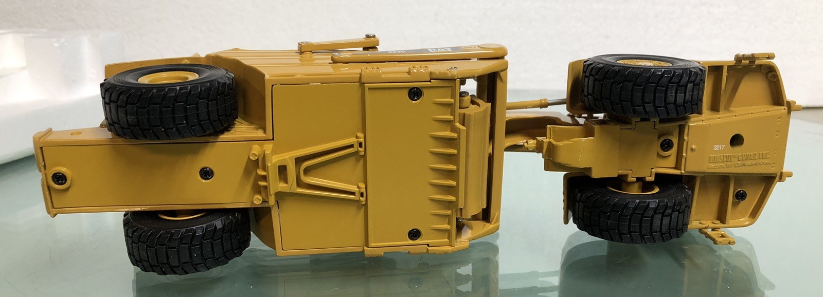 Norscot 55097 CAT 623G Elevating Scraper 1:50 Diecast