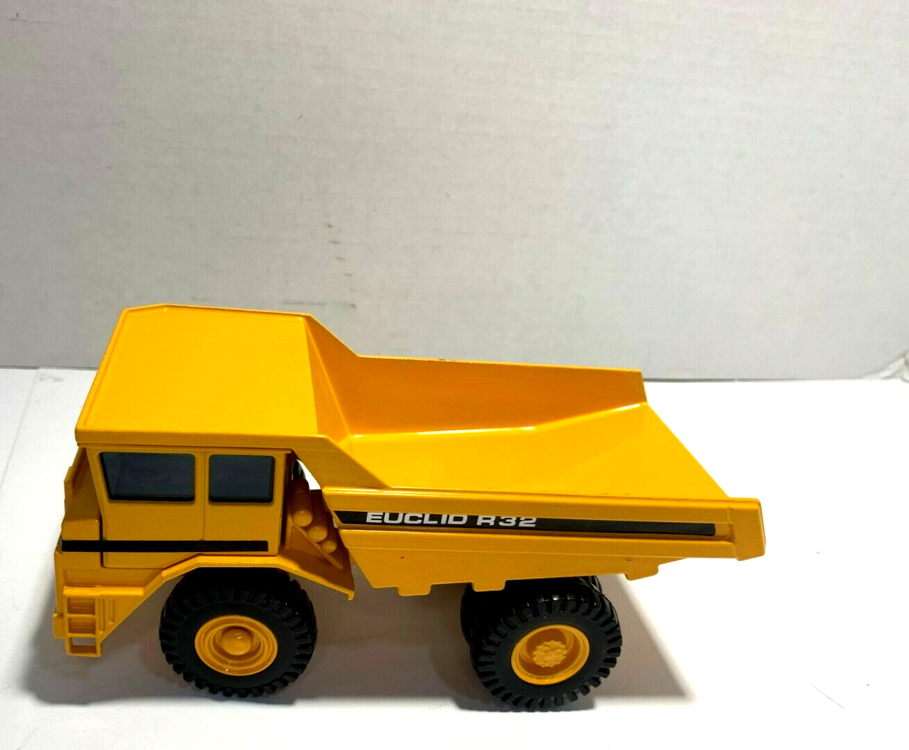 Joal Compact Euclid R32 Dump Truck Die-Cast Scale 1:50