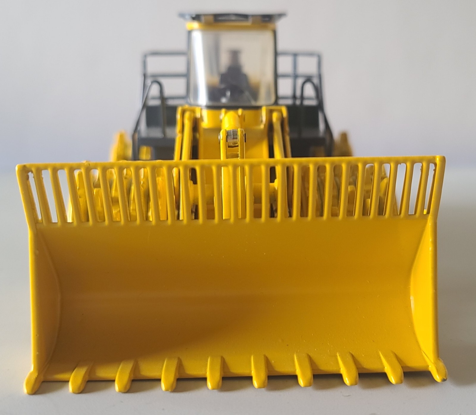 Conrad 2437/0 Komatsu WF450 Compacter/Loader, 1:50 Scale Excellent Condition