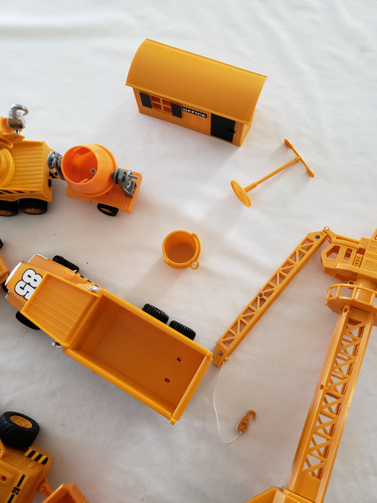 VTG 90’S Plastic Yellow Construction Equipment SET: TRUCKS, CEMENT MIXER, ETC