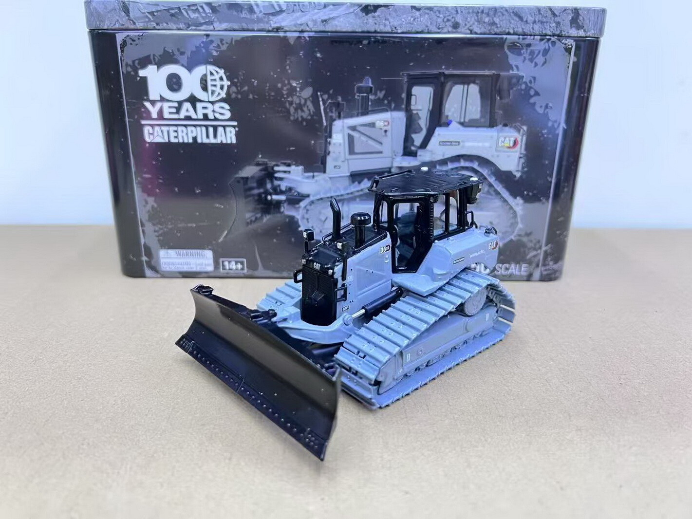 DM 1/50 CAT D6XE LGP Track-Type Tractor Bulldozer 100th Diecast Model 85554BGC