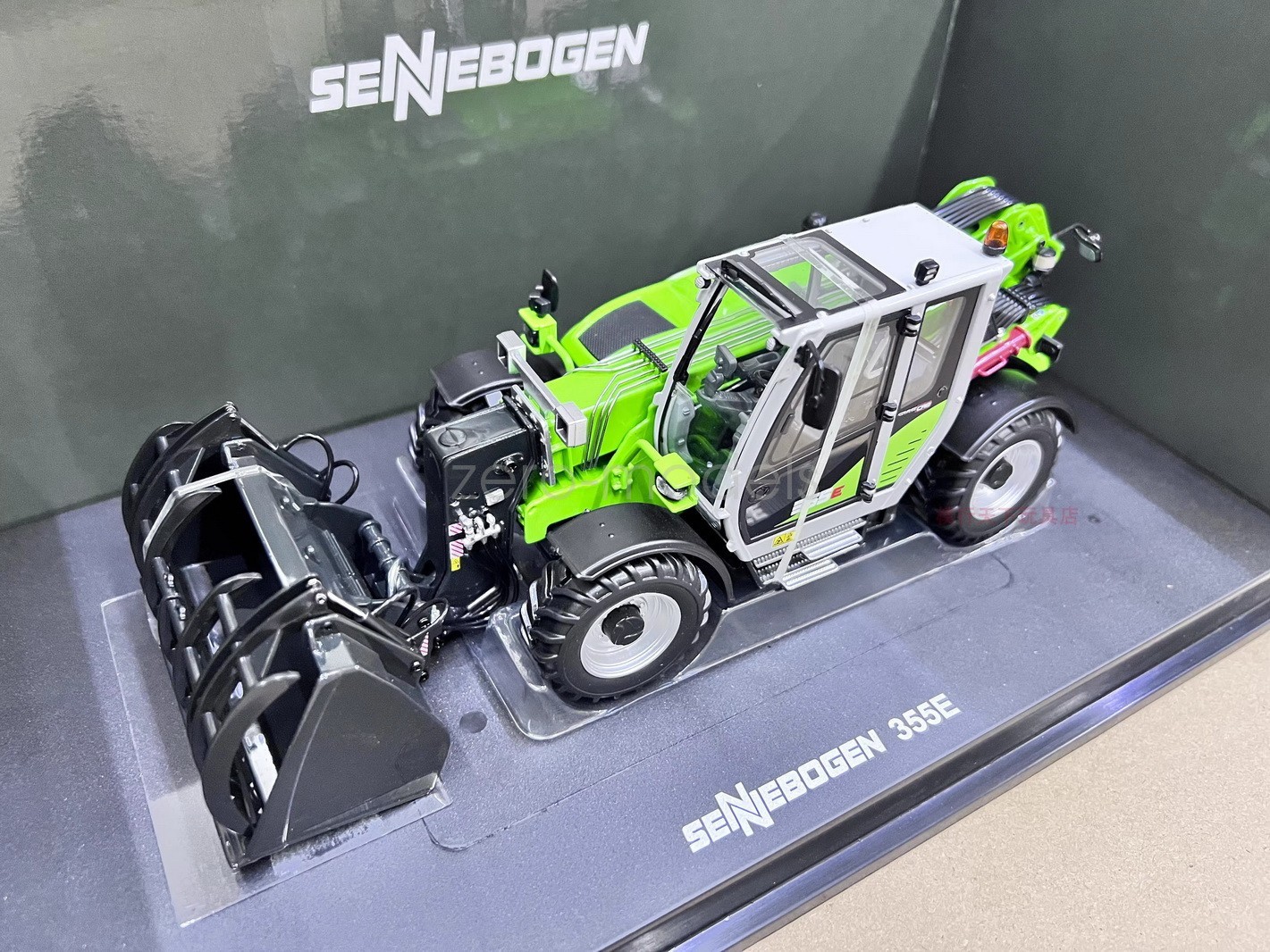UH 1/32 Scale Sennebogen 355E Telescopic Loader Diecasr Model UH8170