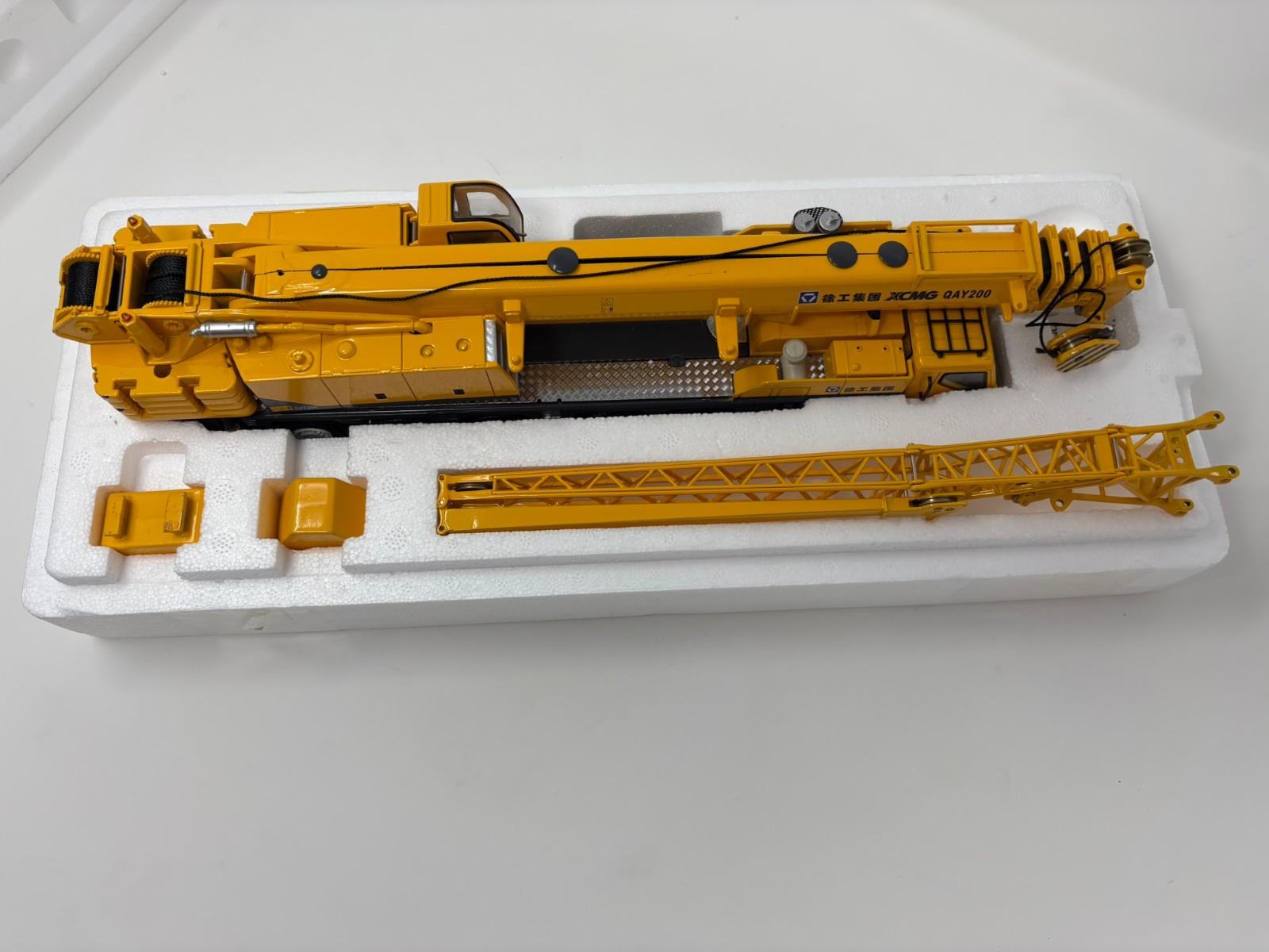 XCMG QAY200 Mobile Crane – China 1:50 Scale Diecast Model New