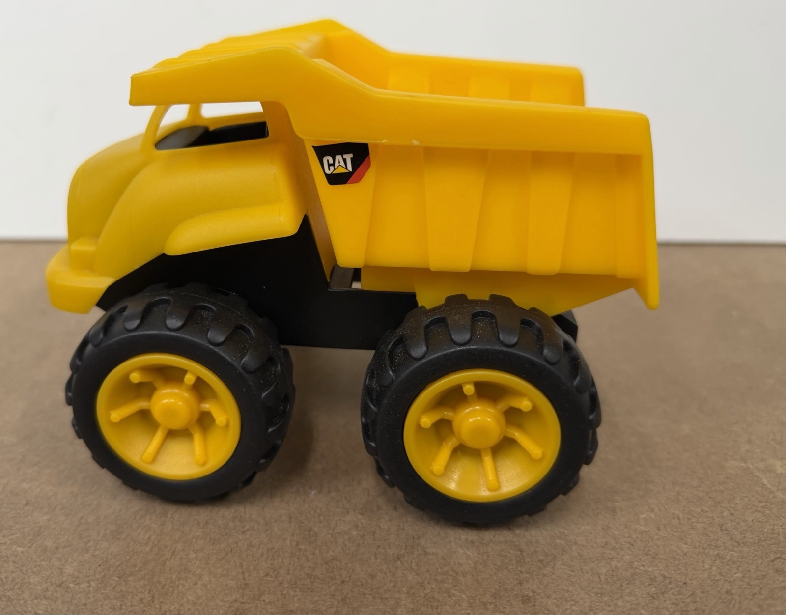 8″ TOY CAT Caterpillar DUMP TRUCK Yellow Plastic Toy