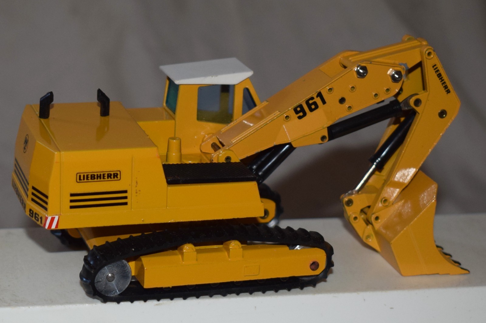 Vintage Gescha 278 Liebherr 961 Excavator Crawler – 1:50 Diecast in Original Box