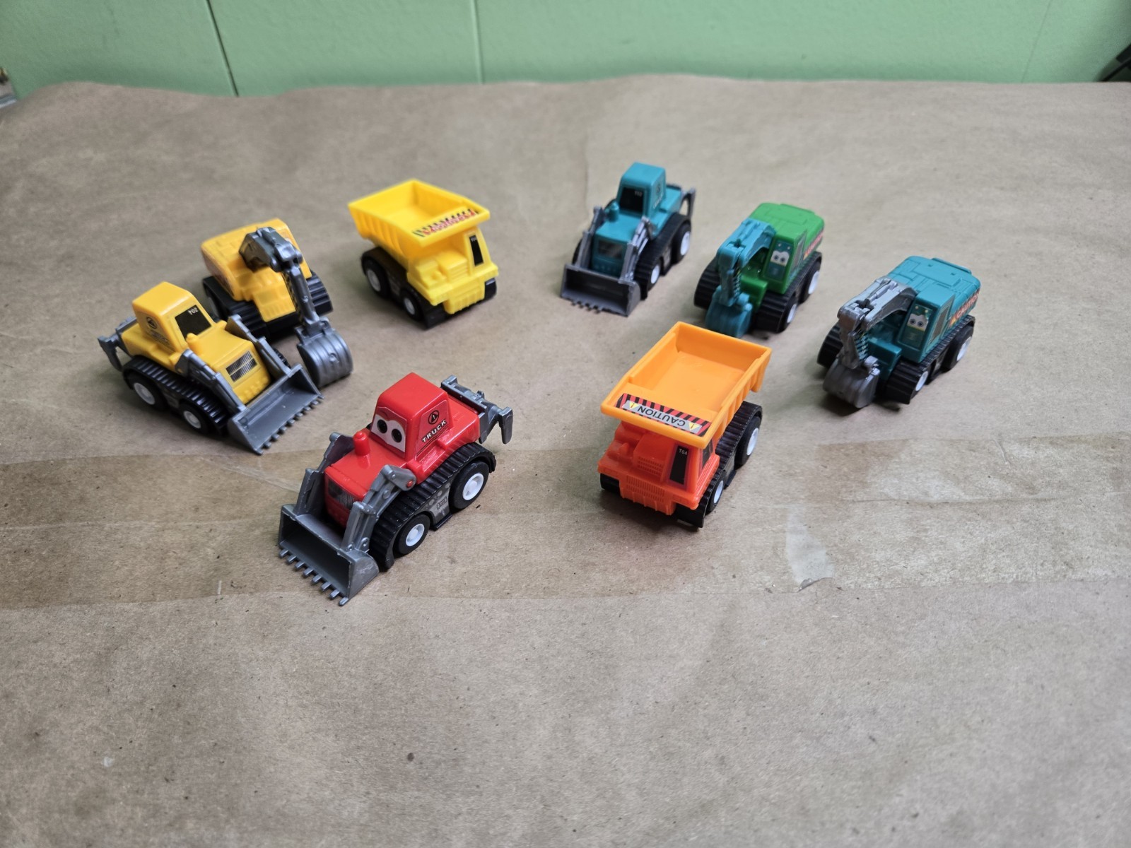 2″ Pull Back Construction Vehicles Bulldozer Dump Truck Plastic Toy Set of 8