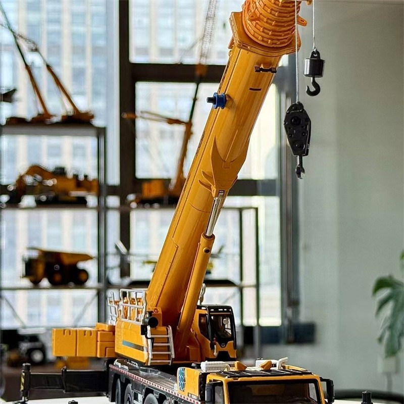 1:50 XGMC XCA260L8 260 Two-cab 5-axle Alloy Crane Model XCMG All-terrain Crane