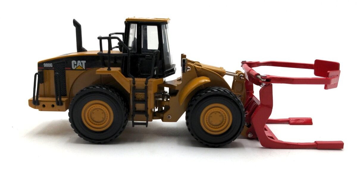 Norscot 55026 1:50 Caterpillar 980G Forest Machine w/Tire Changer – Custom EX