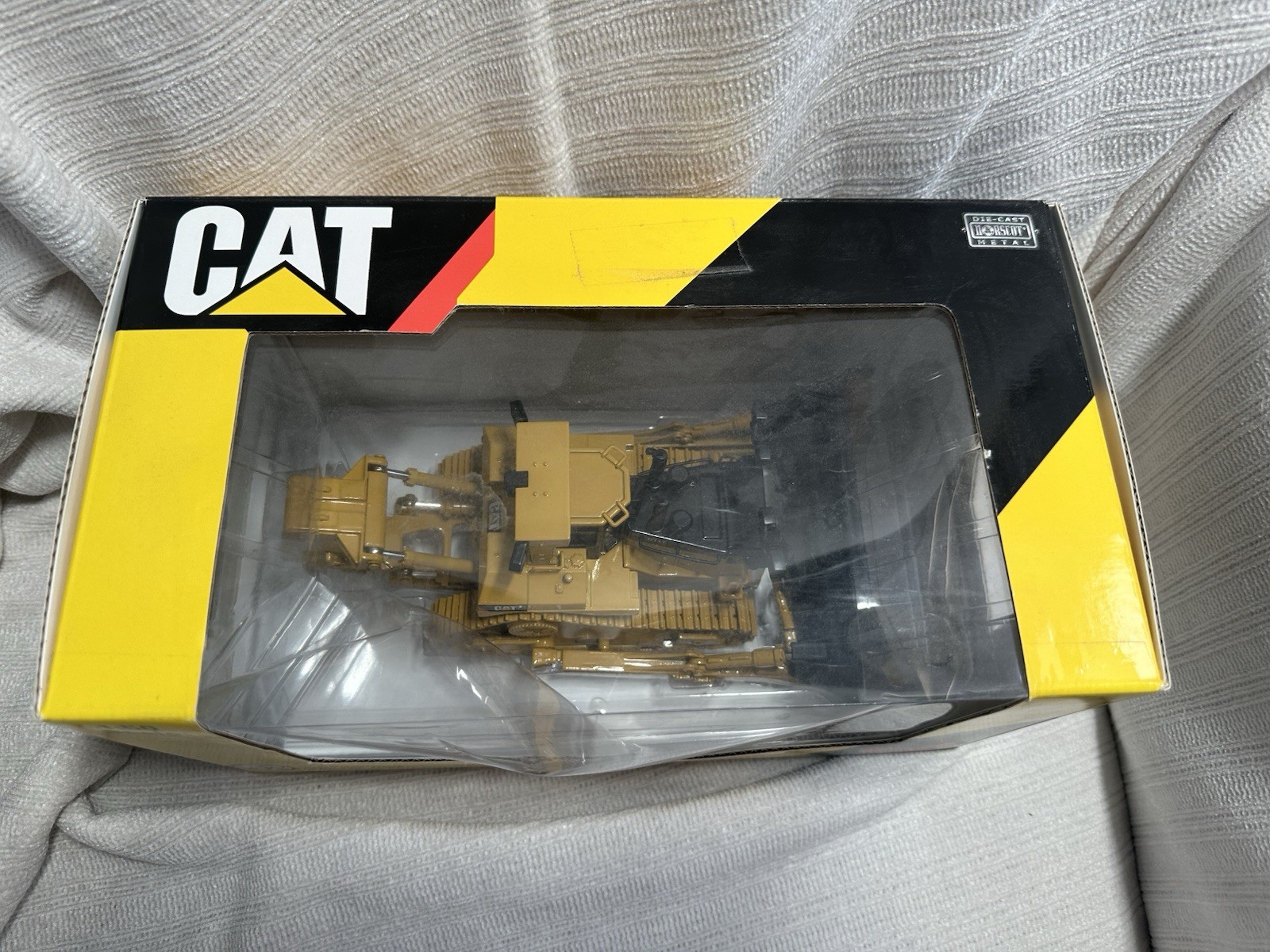 Norscot CAT D11T Track-Type Tractor 55212 1:50 Diecast Model Metal Tracks NIB