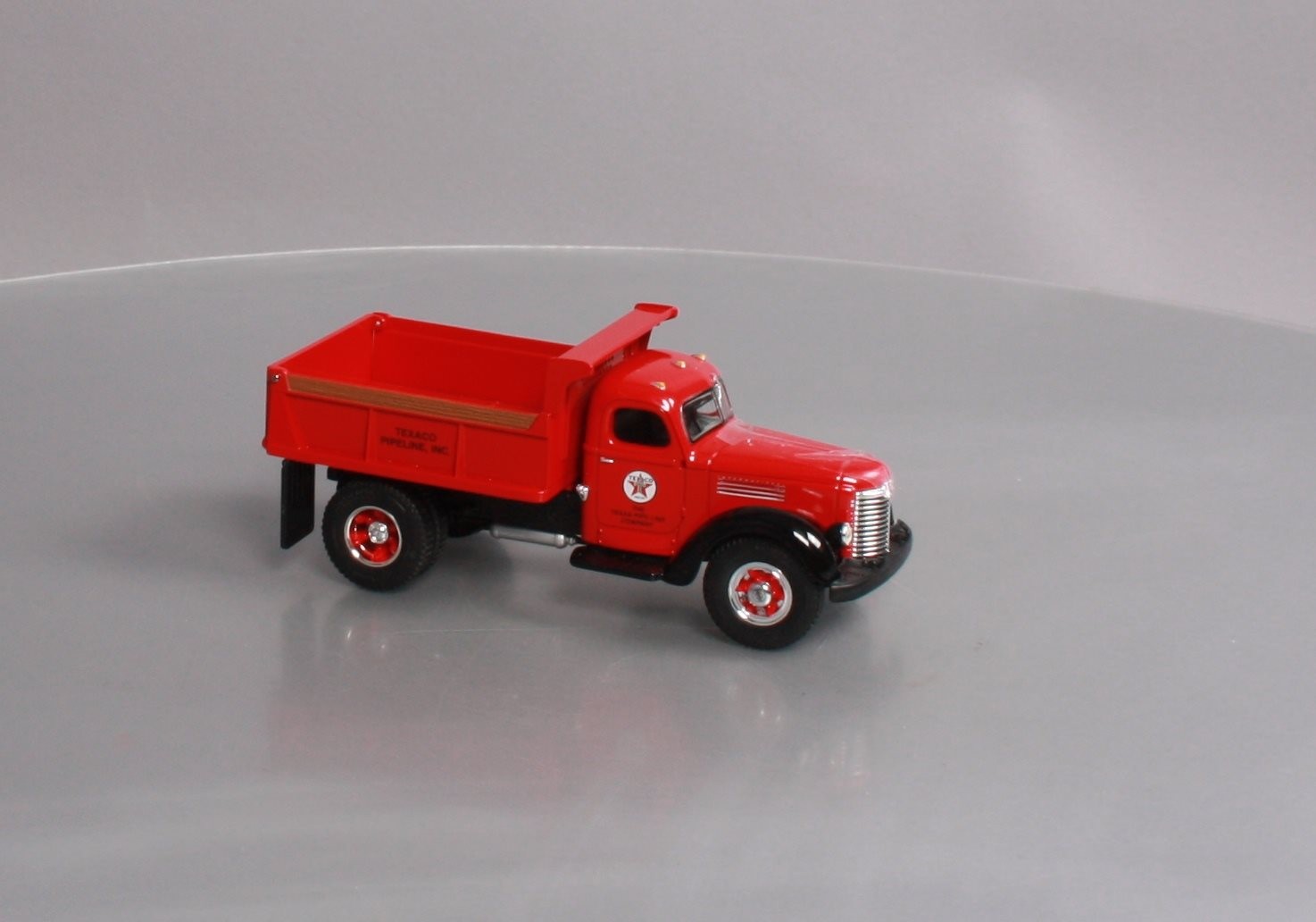 First Gear 19-2728 1:34 Scale Texaco International 1949 KB-10 Dump Truck