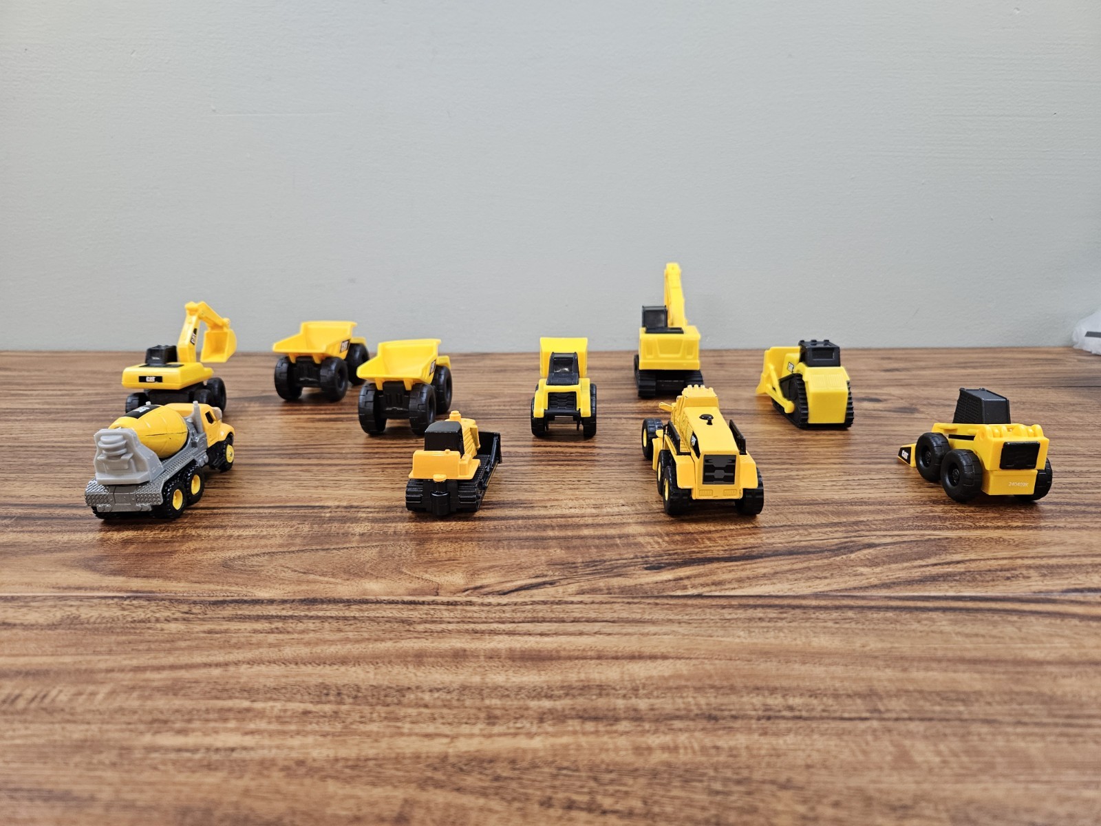 CAT Construction Lot of 10 Excavator Dump Truck Mixer Kids Toys Metal & Plastic