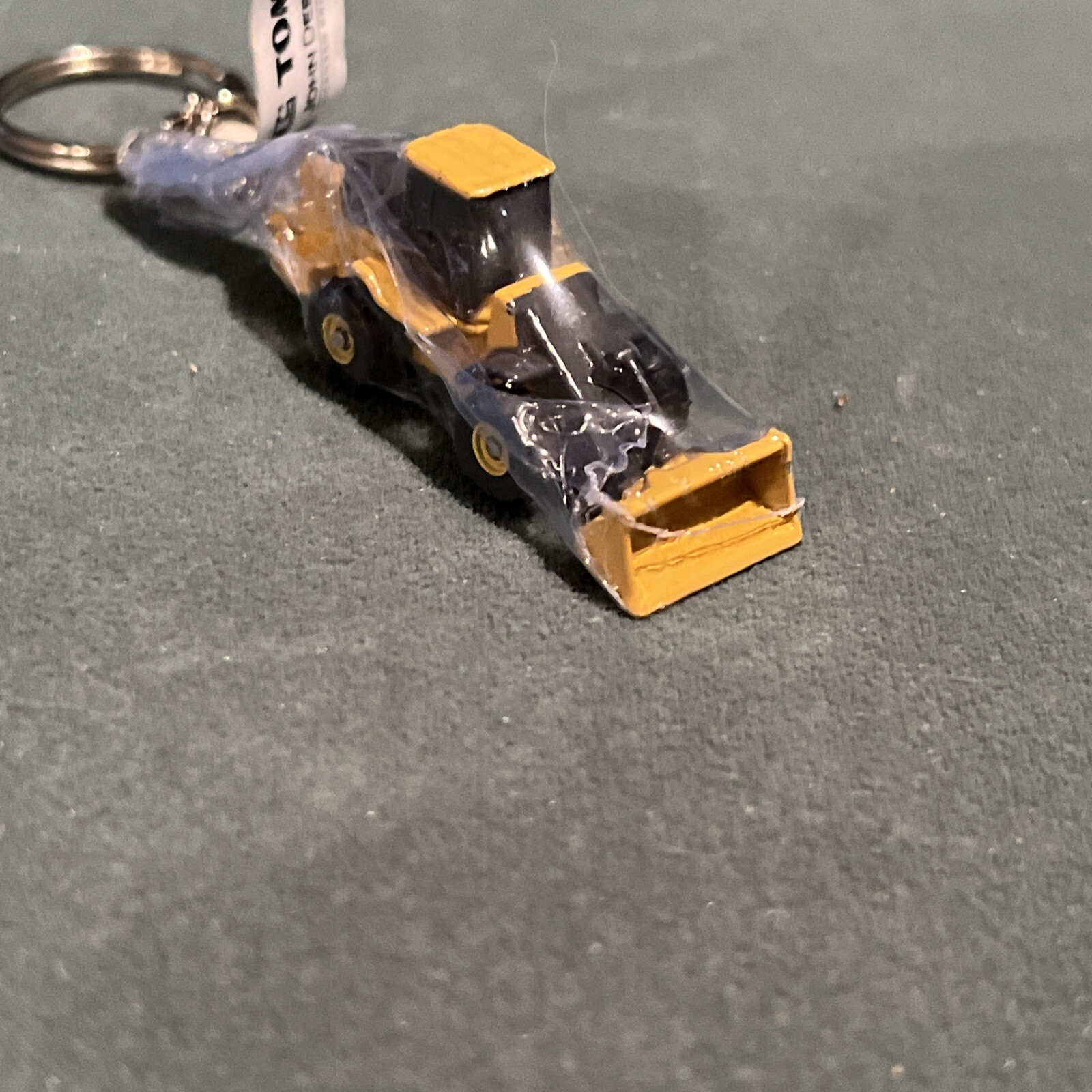 Diecast Masters Caterpillar 950M Wheel Loader Micro Keychain 85986 New