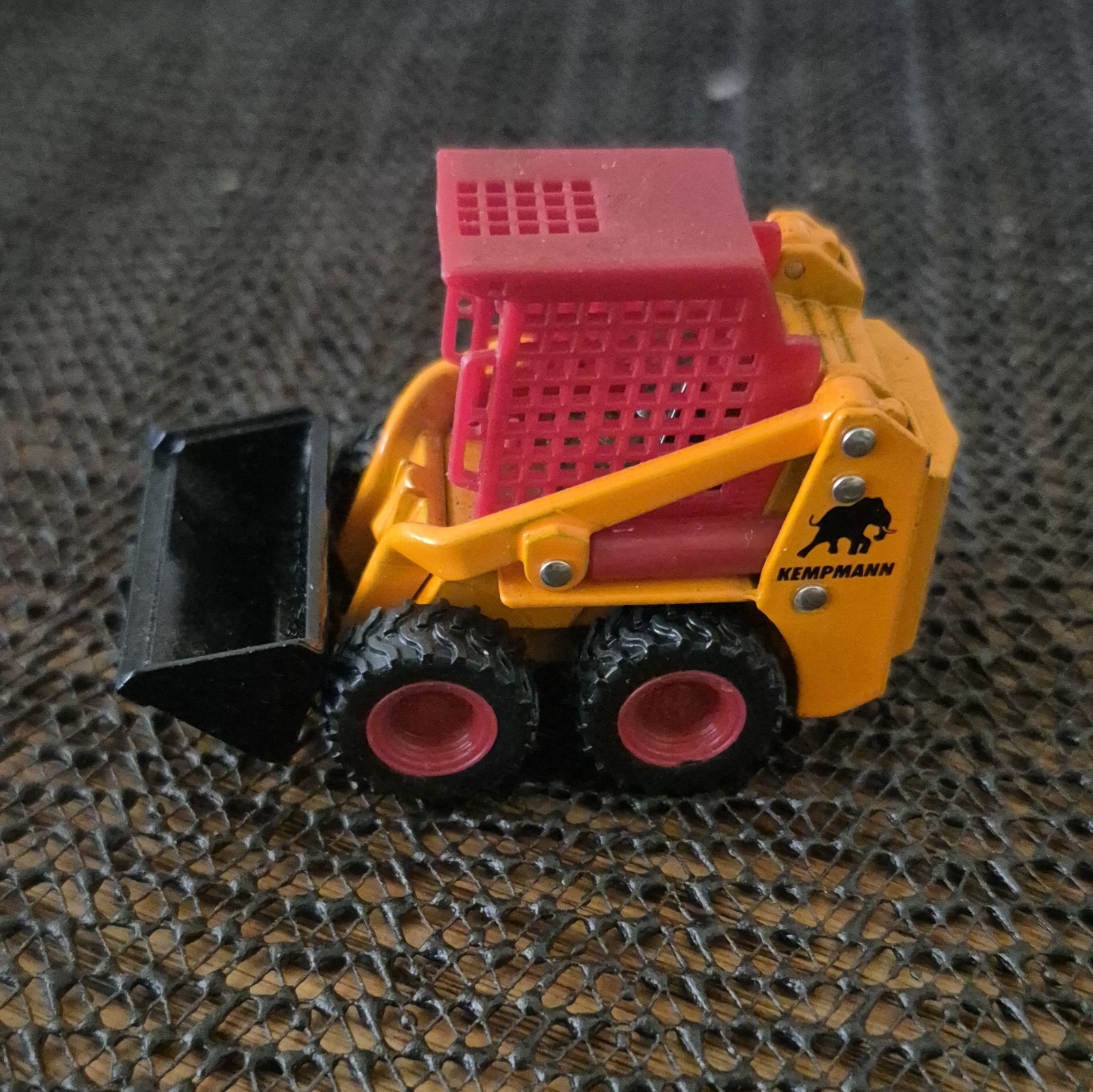 Siku 1:87 Kempmann Loader Diecast Construction Vehicle Yellow/Red/Black 1071
